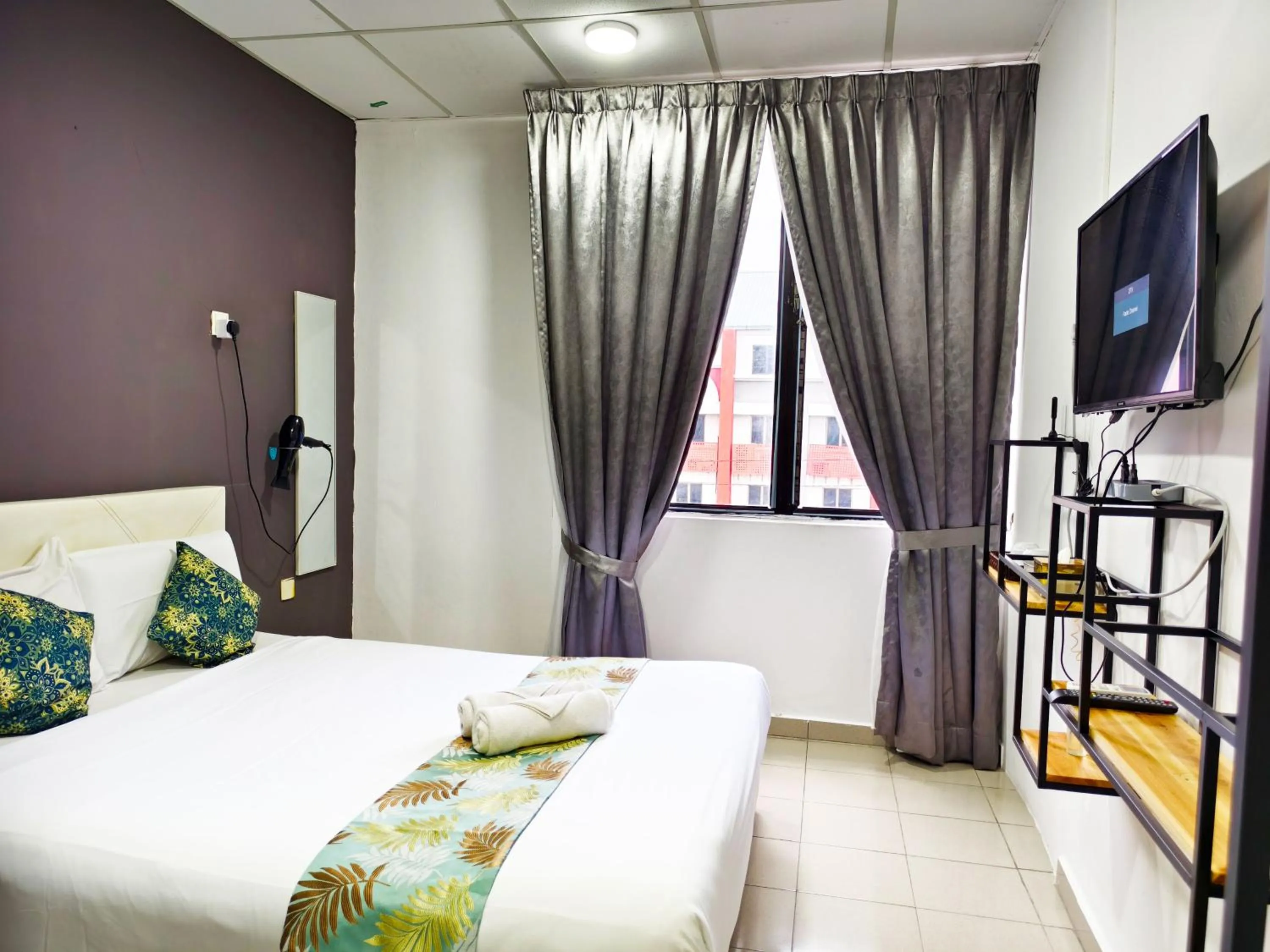 Bedroom, Bed in Salaam Suites Hotel