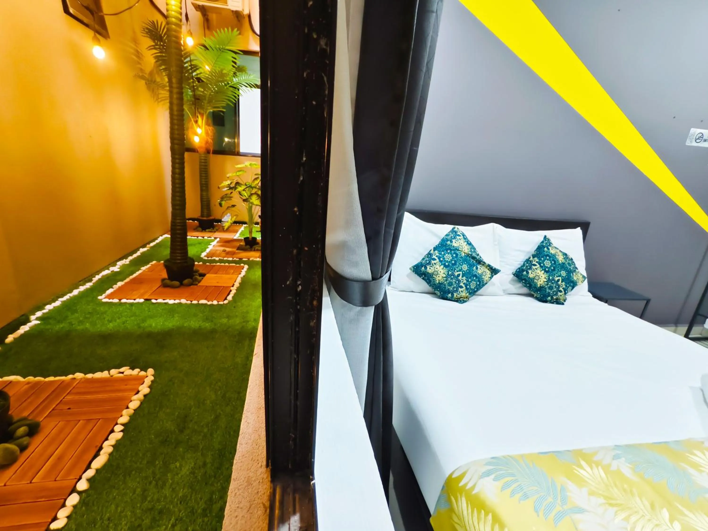 View (from property/room), Bed in Salaam Suites Hotel