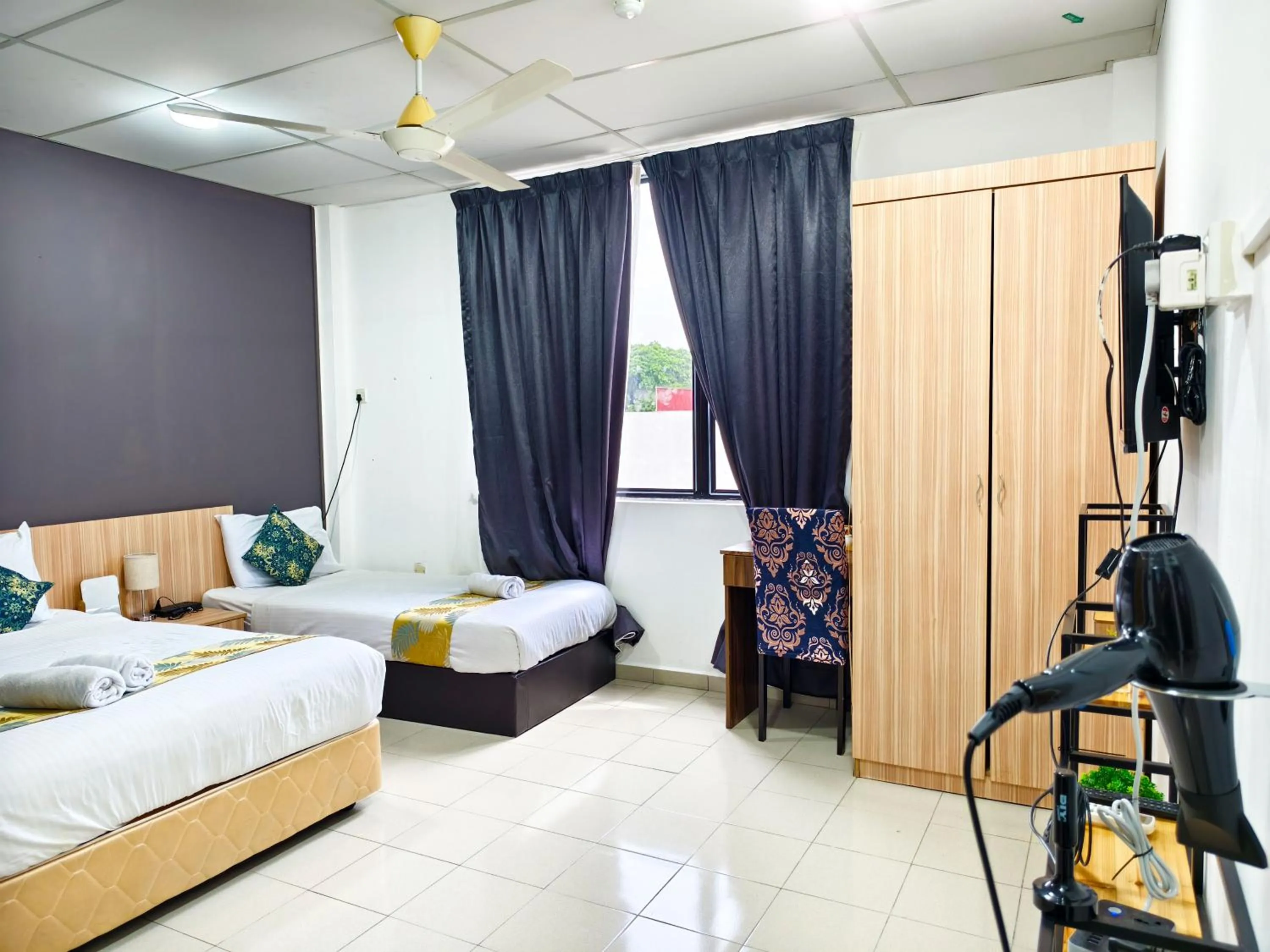 Bedroom, Bed in Salaam Suites Hotel