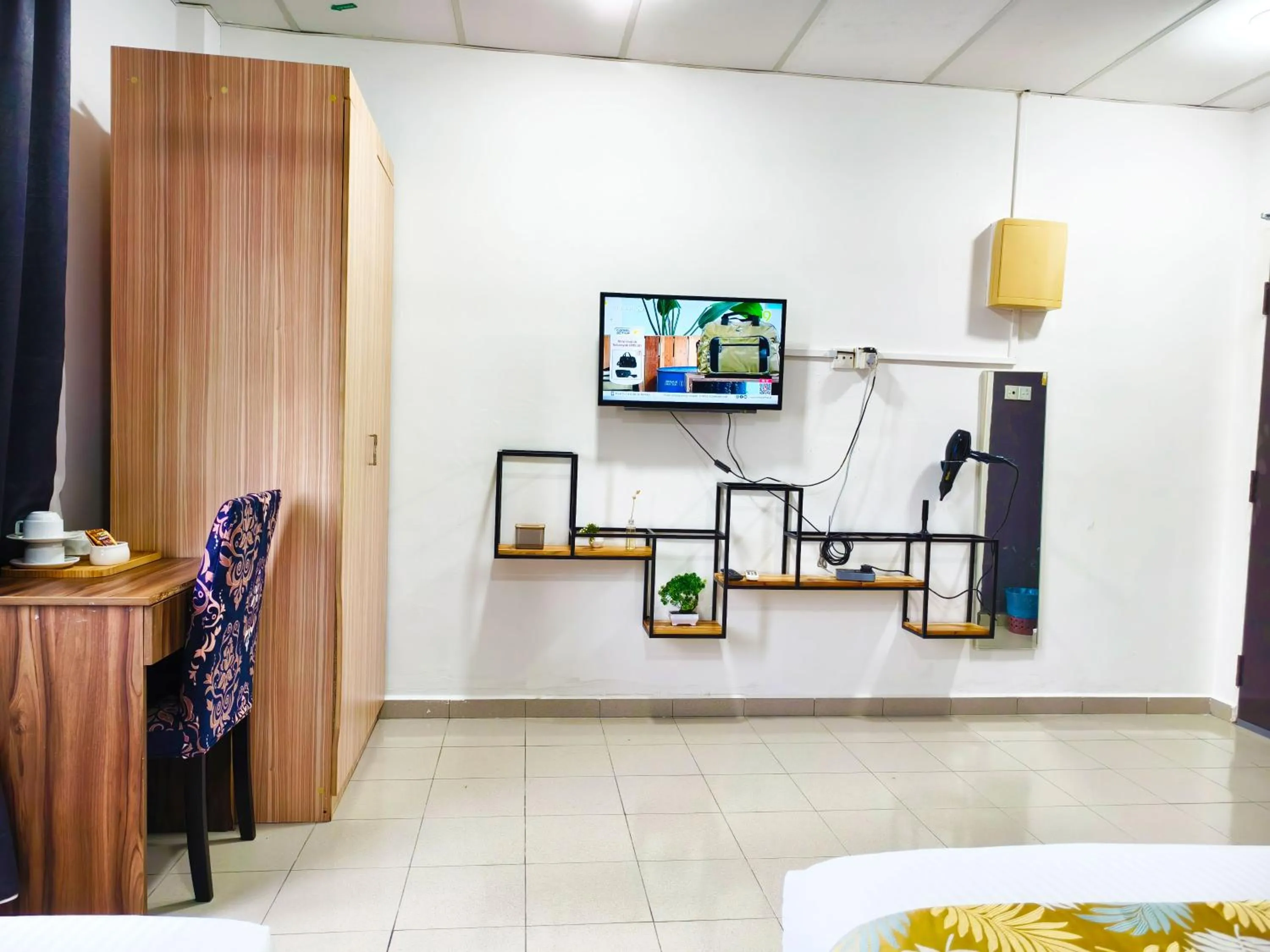 TV and multimedia in Salaam Suites Hotel