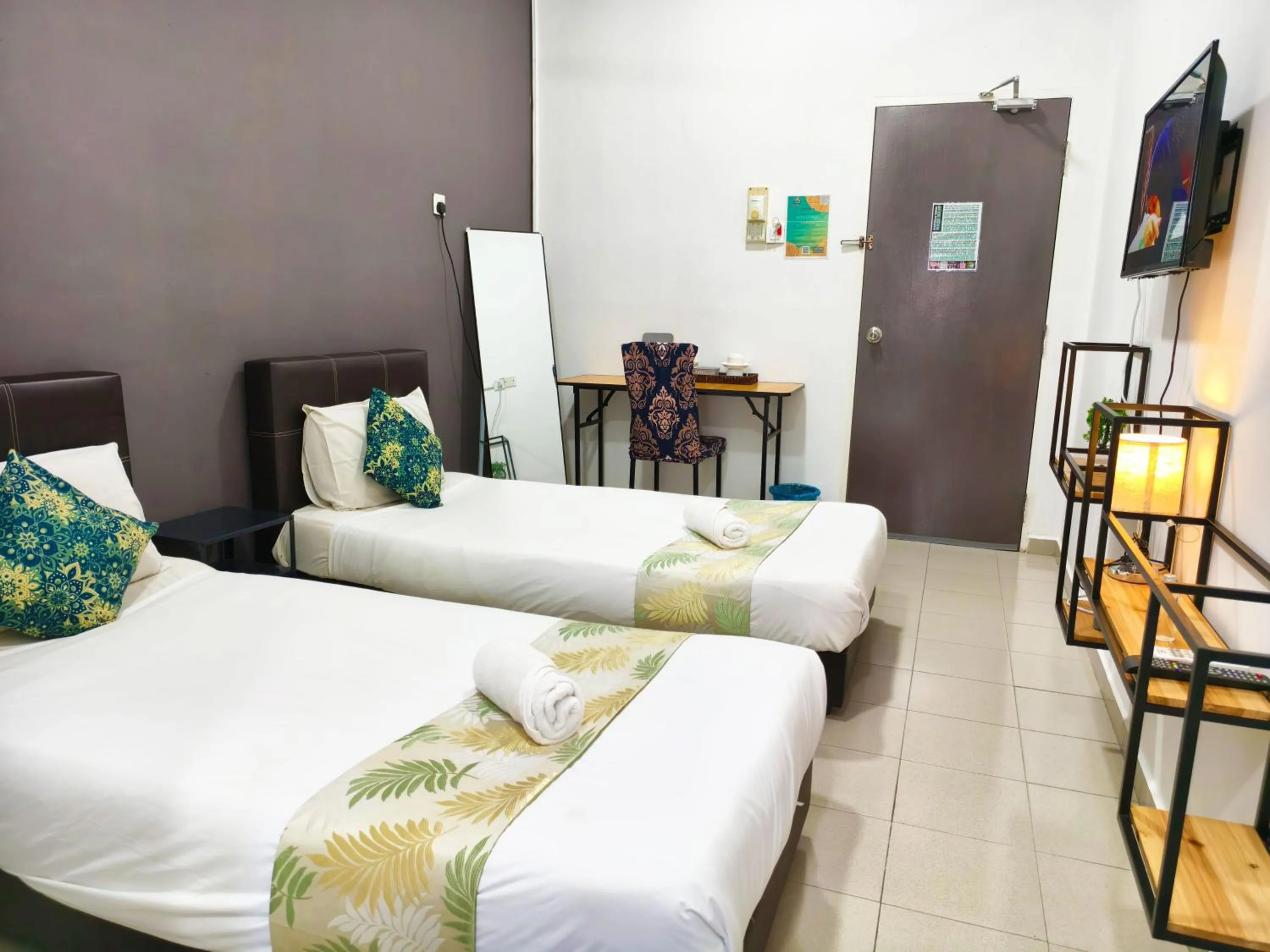 Comfort Triple Room in Salaam Suites Hotel