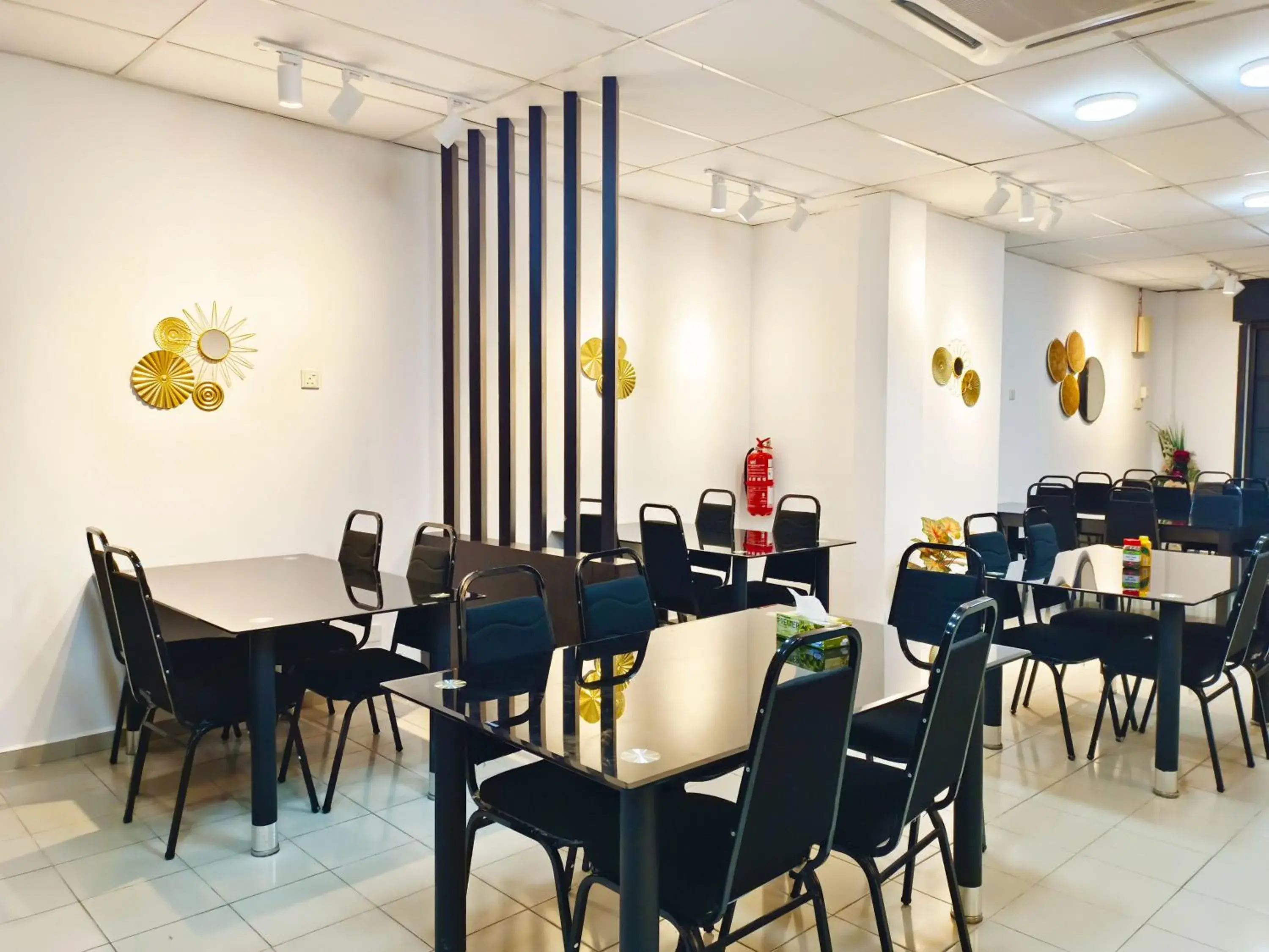 Restaurant/places to eat in Salaam Suites Hotel Restaurant/places to eat in Salaam Suites Hotel