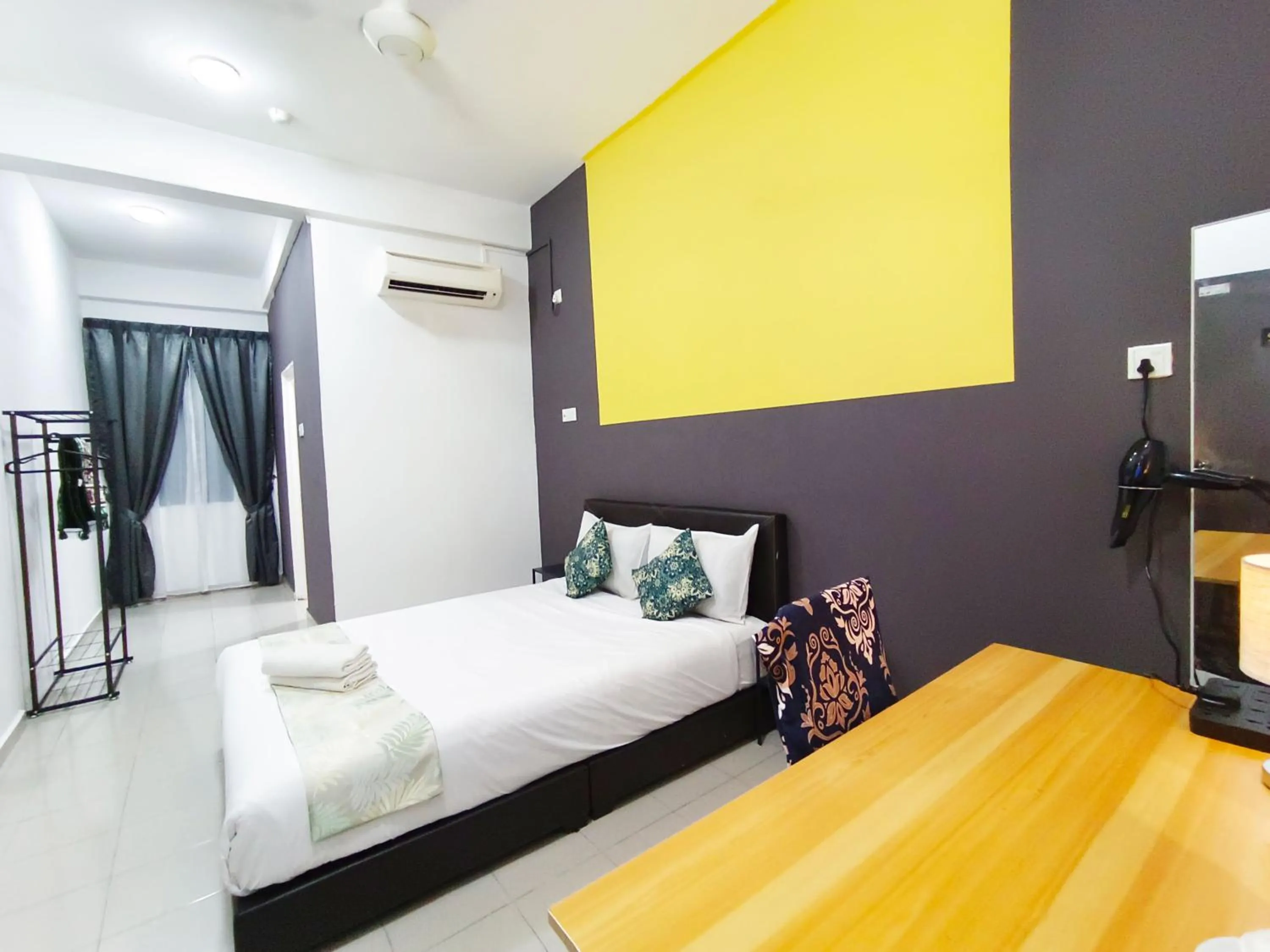 Bedroom, Bed in Salaam Suites Hotel