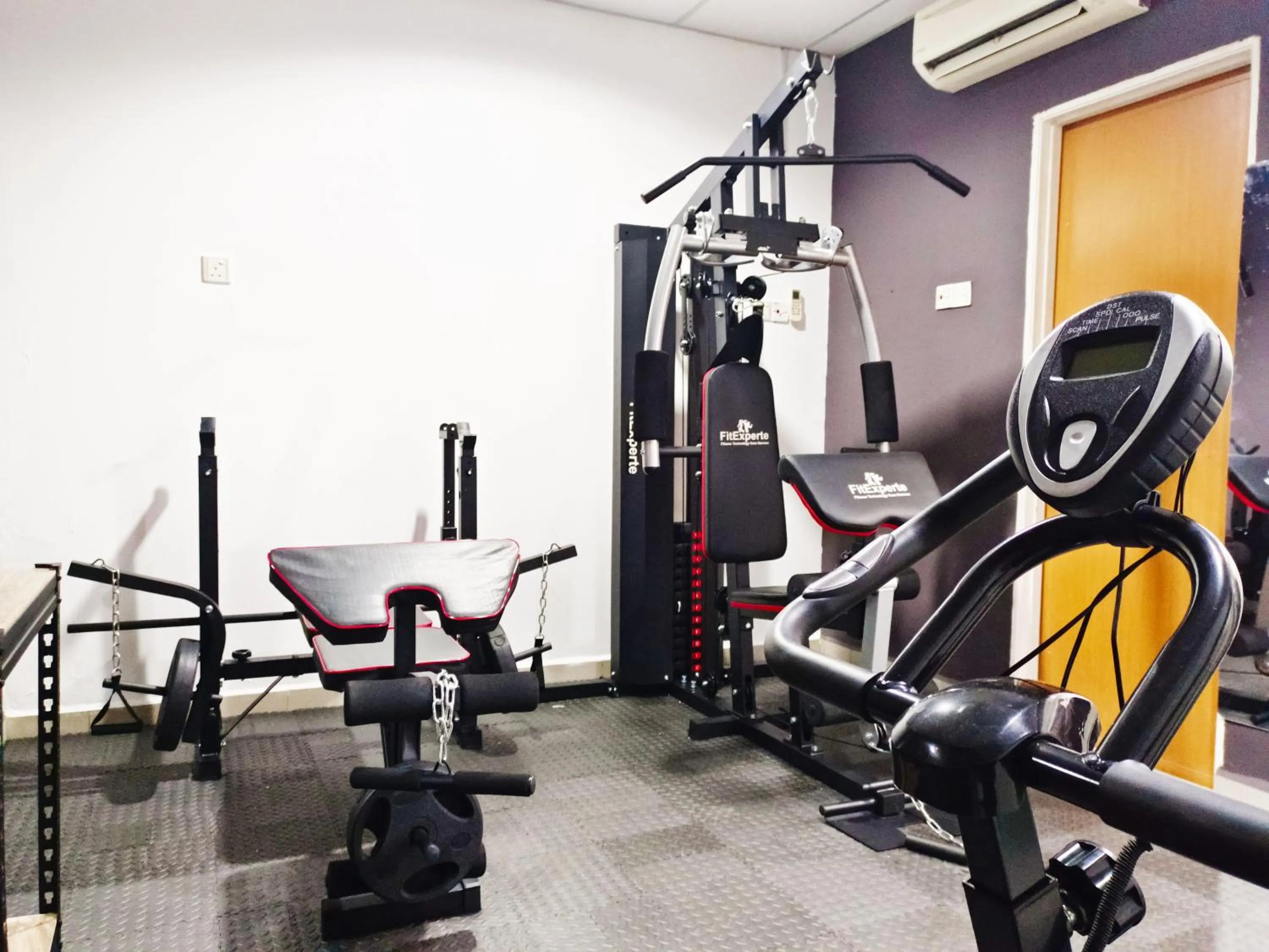Fitness centre/facilities in Salaam Suites Hotel