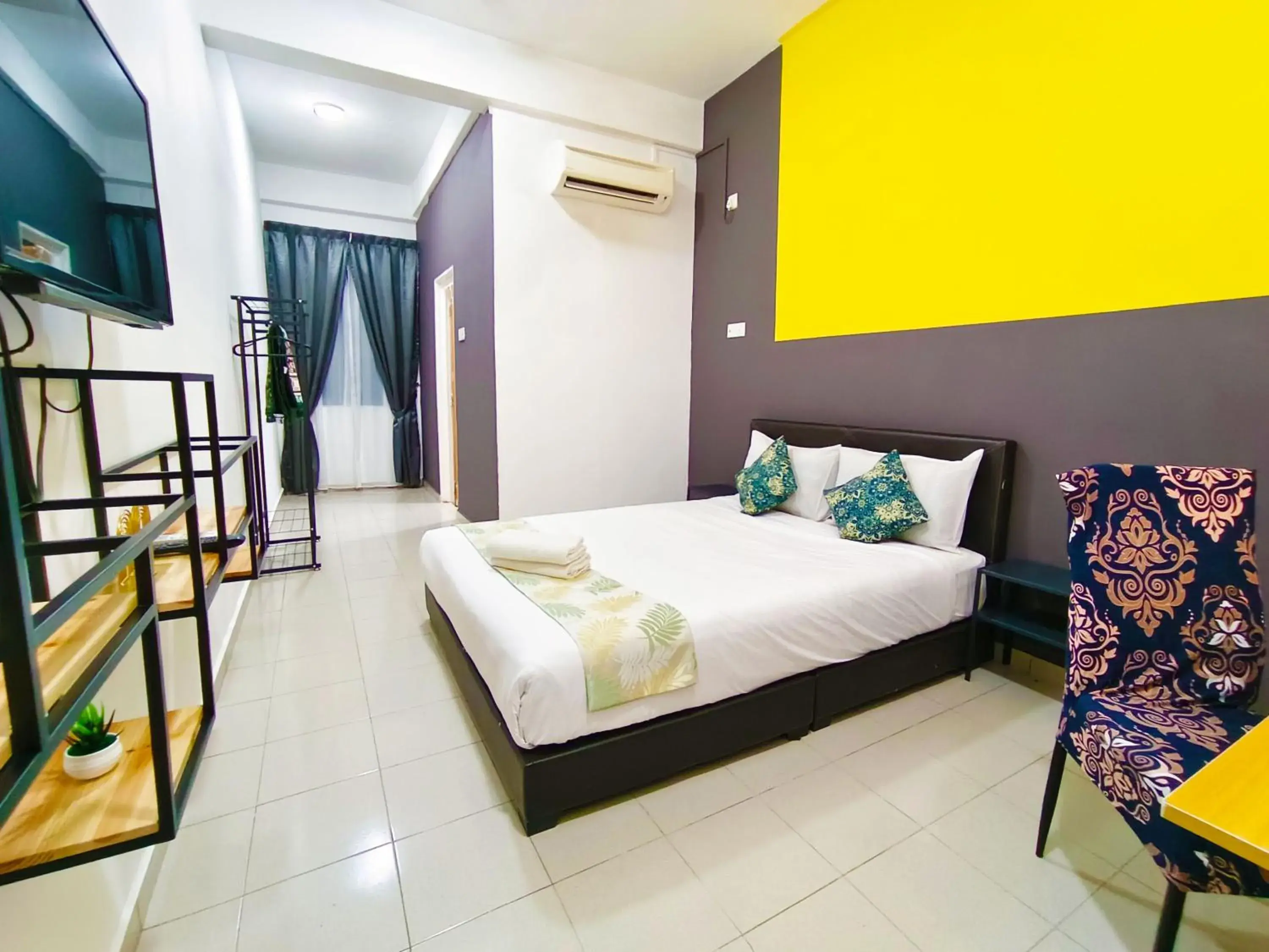 Deluxe Double Room in Salaam Suites Hotel Deluxe Double Room in Salaam Suites Hotel