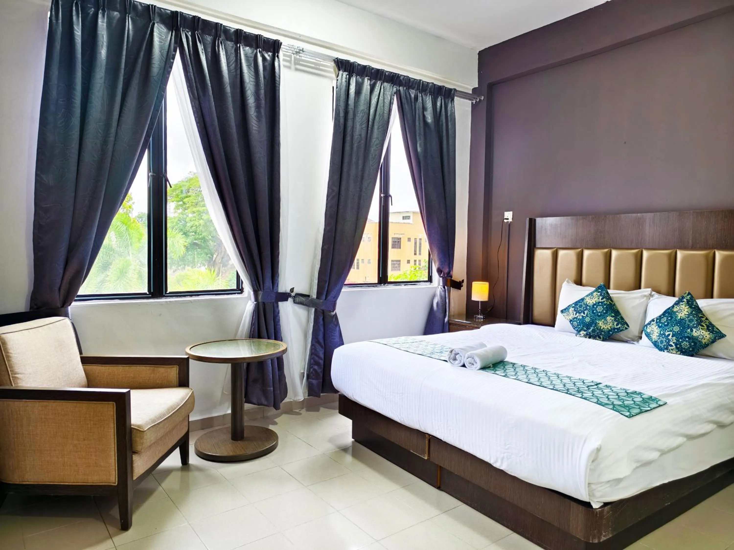 Bedroom, Bed in Salaam Suites Hotel
