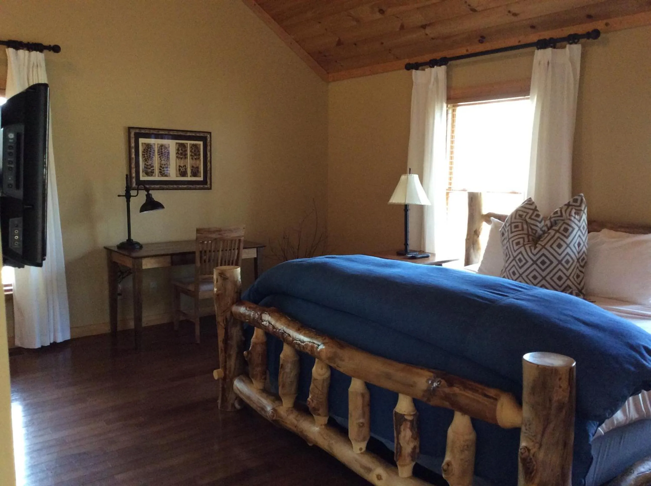 Bed in Dancing Bear Lodge