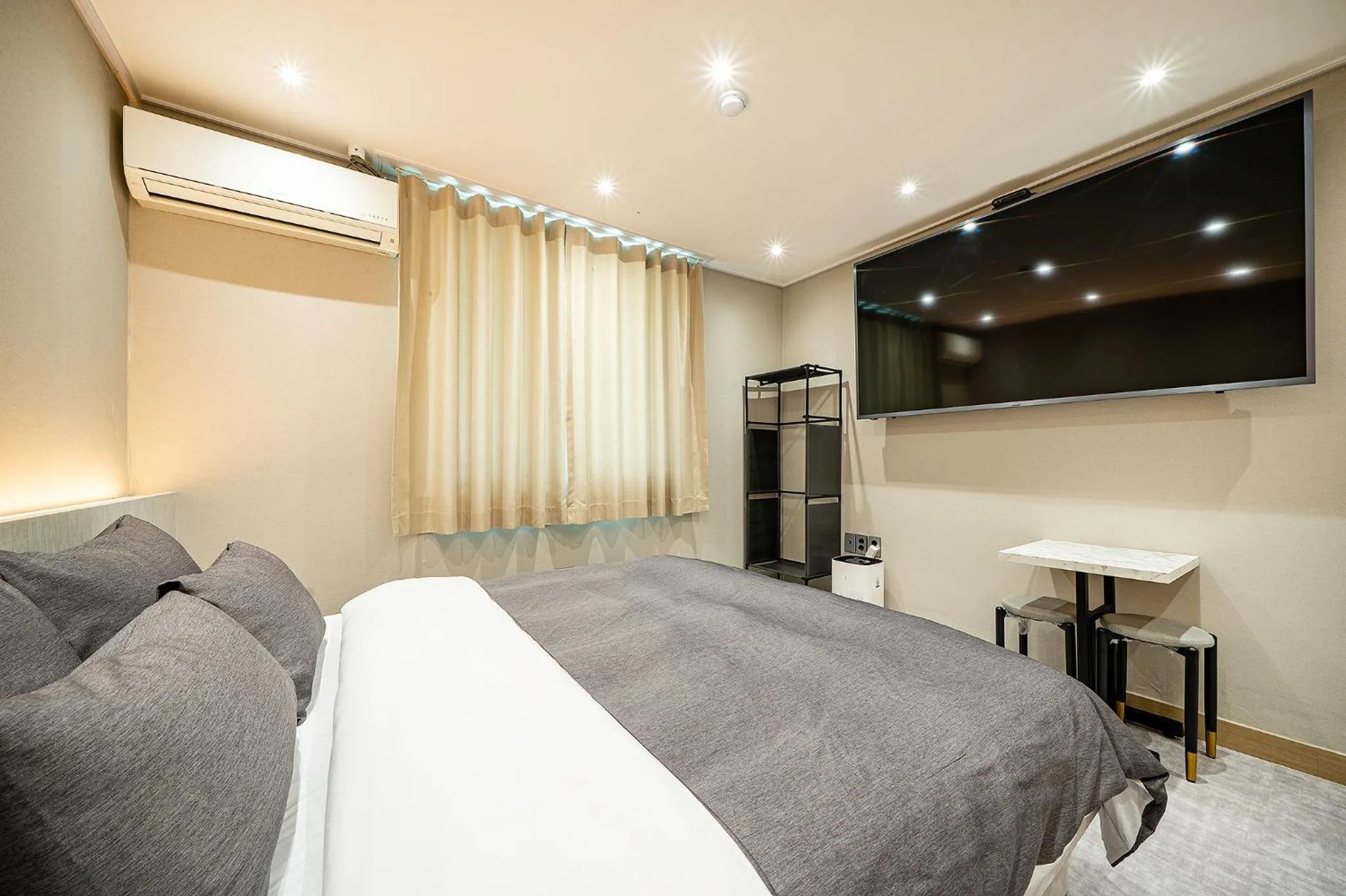 Bed in Hey Gunsan Hotel