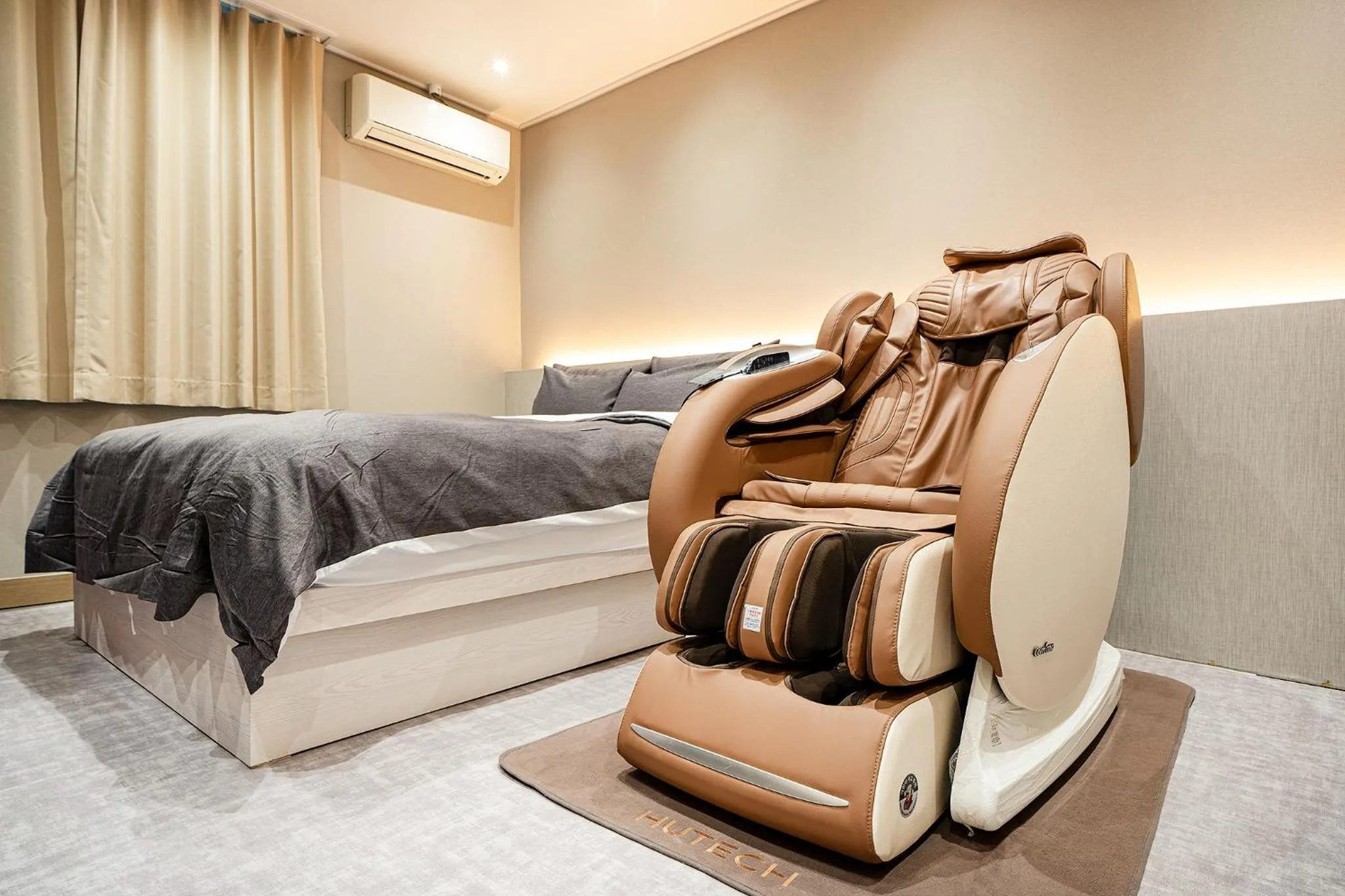 Seating area, Bed in Hey Gunsan Hotel