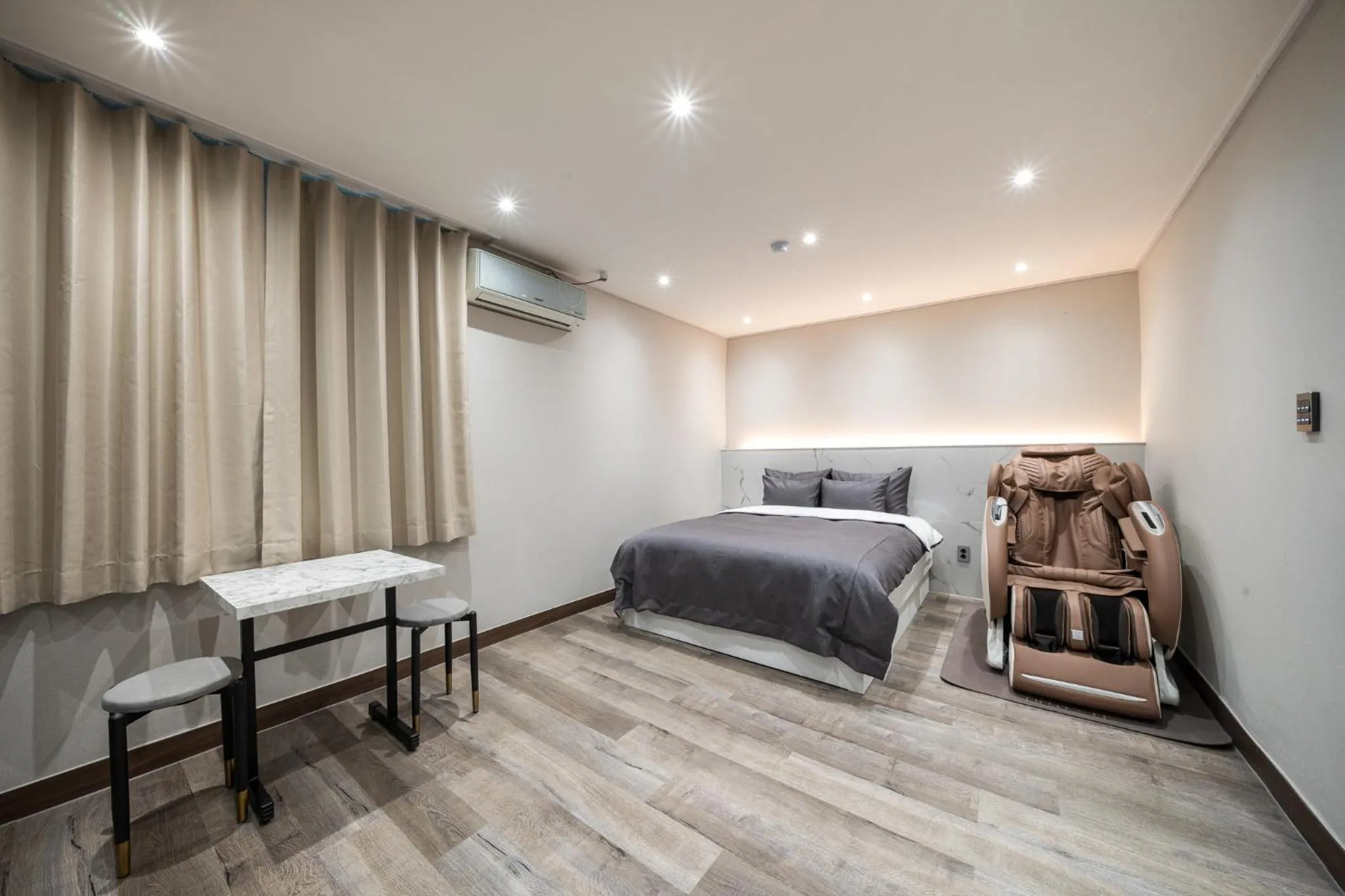 Bed in Hey Gunsan Hotel