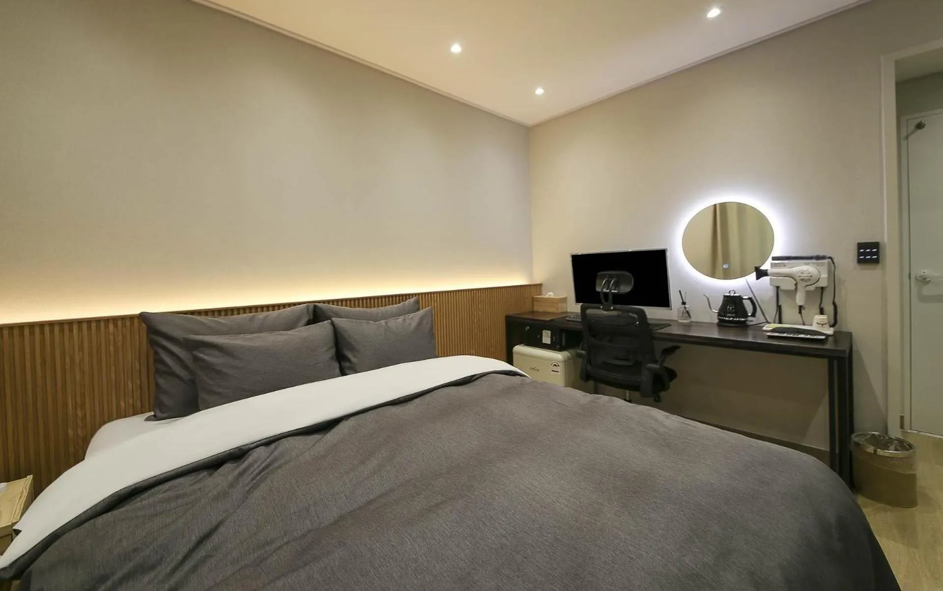 Bed in Hey Gunsan Hotel