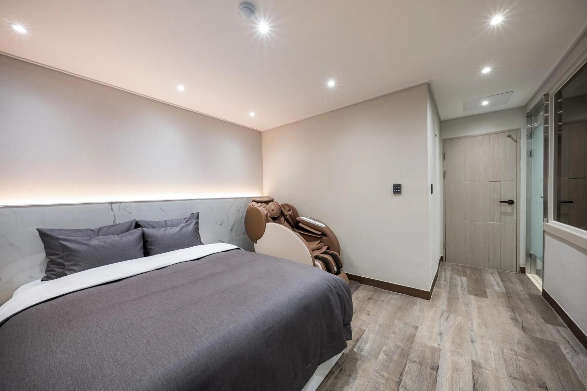 Bed in Hey Gunsan Hotel