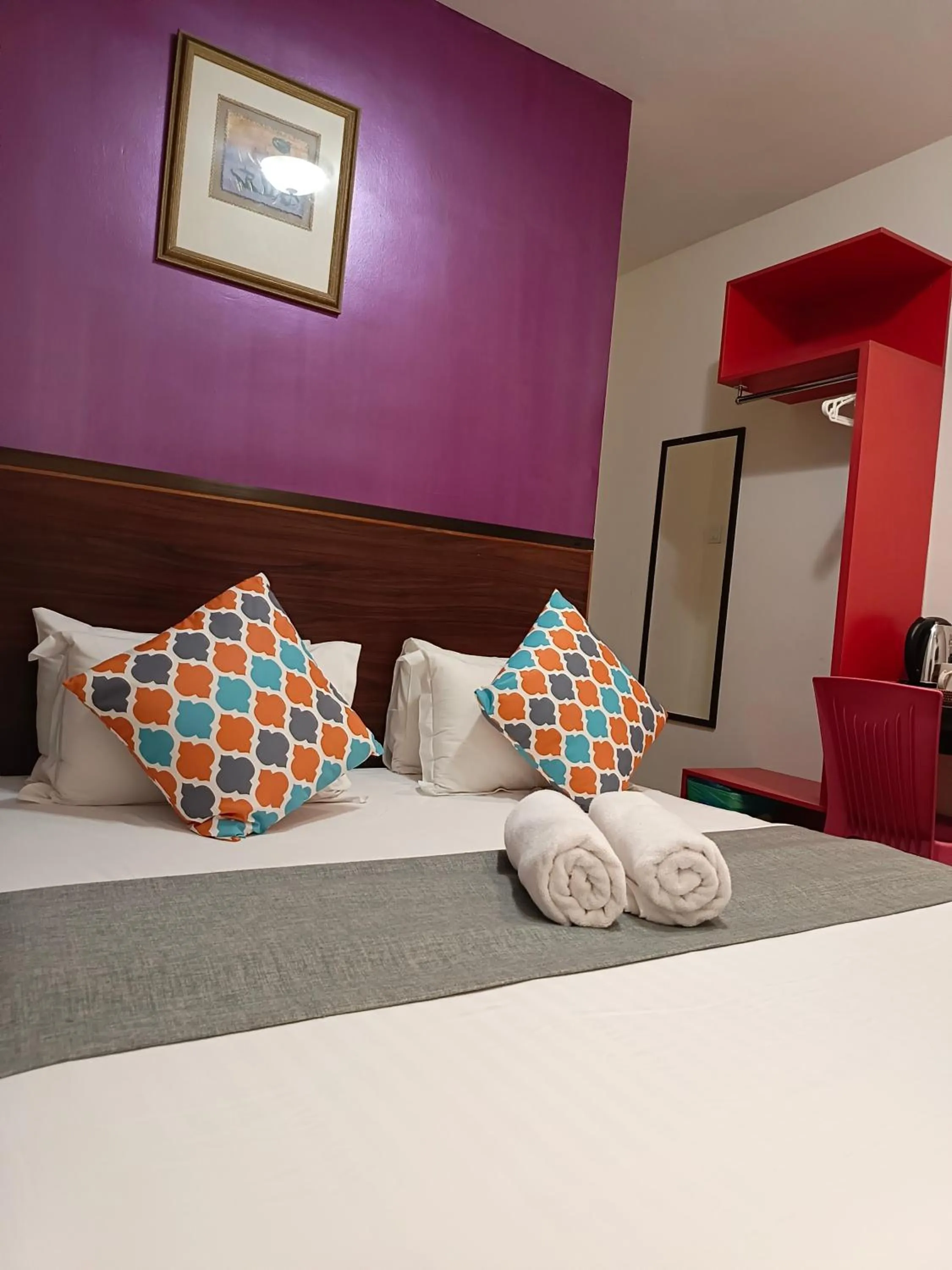 Bed in Beautiful Marigold Hotel