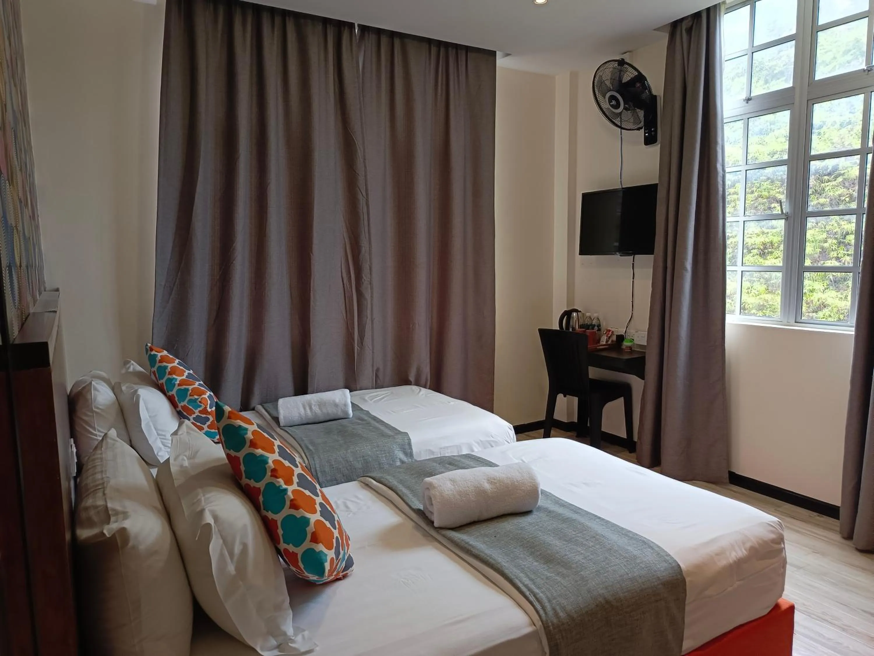 Bed in Beautiful Marigold Hotel