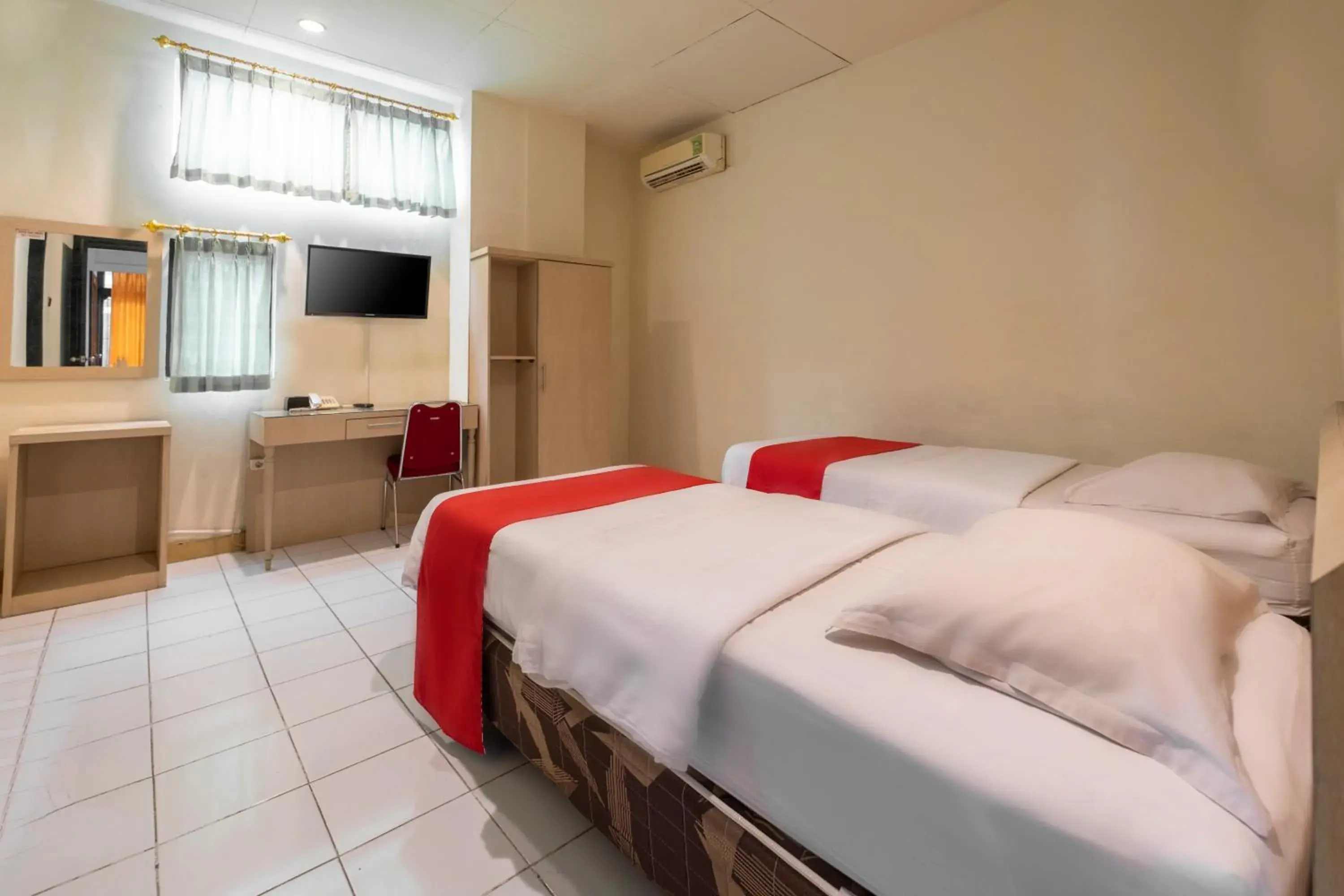 Deluxe Double or Twin Room in HOTEL BALI MAKASSAR Deluxe Double or Twin Room in HOTEL BALI MAKASSAR