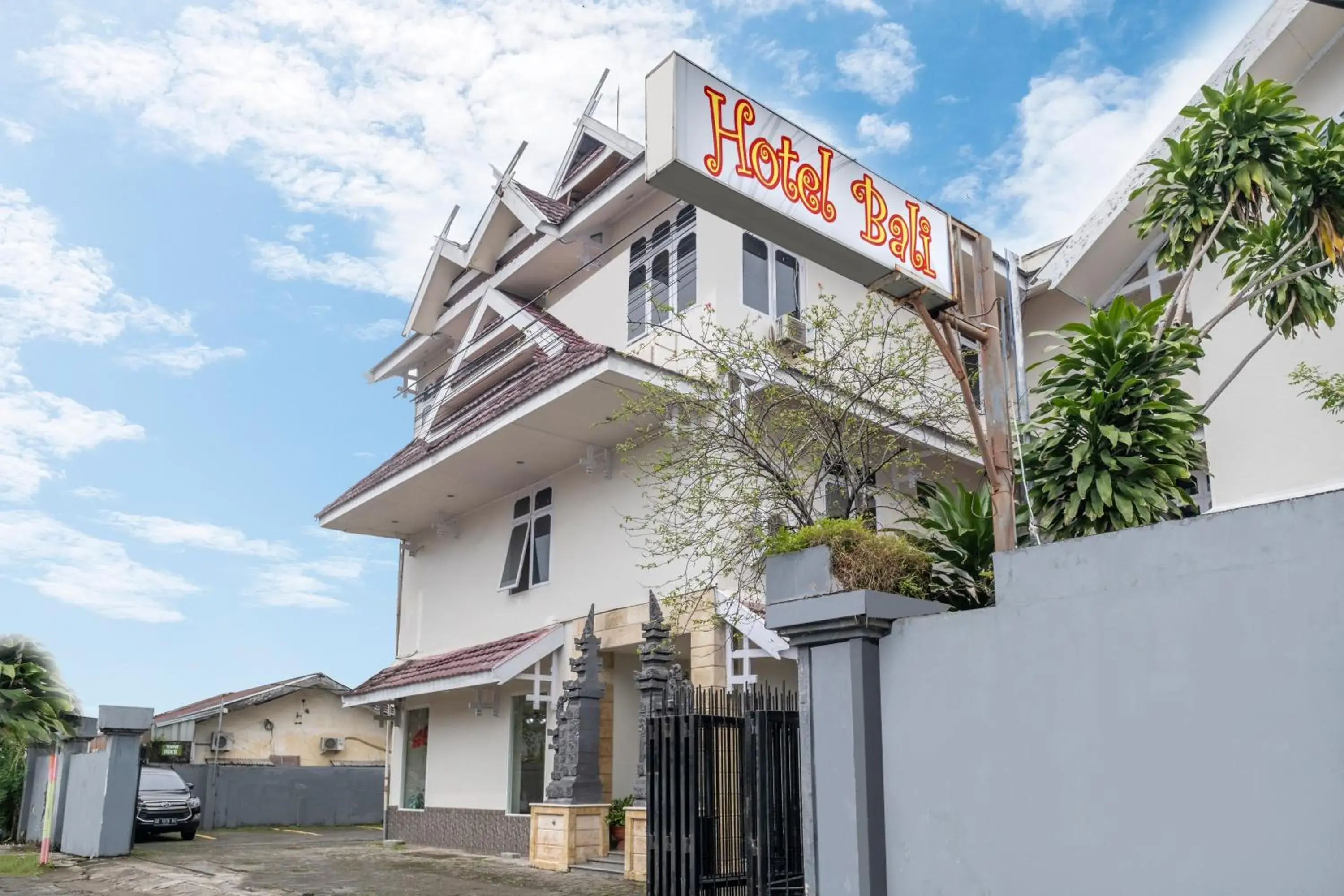 Property building in HOTEL BALI MAKASSAR Property building in HOTEL BALI MAKASSAR