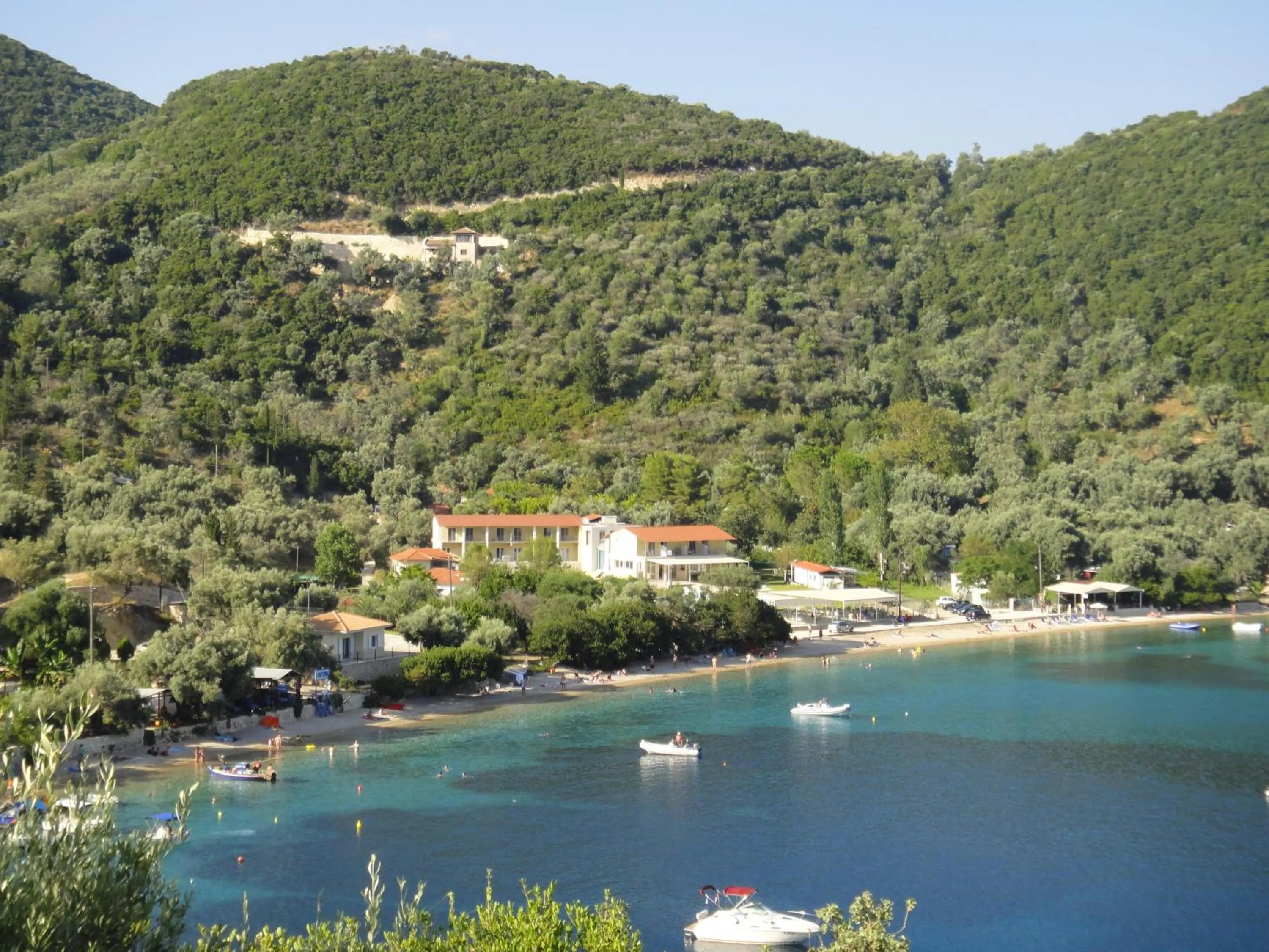 Area and facilities in Menes Hotel