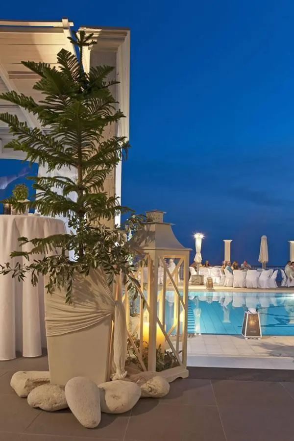 Restaurant/places to eat in Mouikis Sun Village