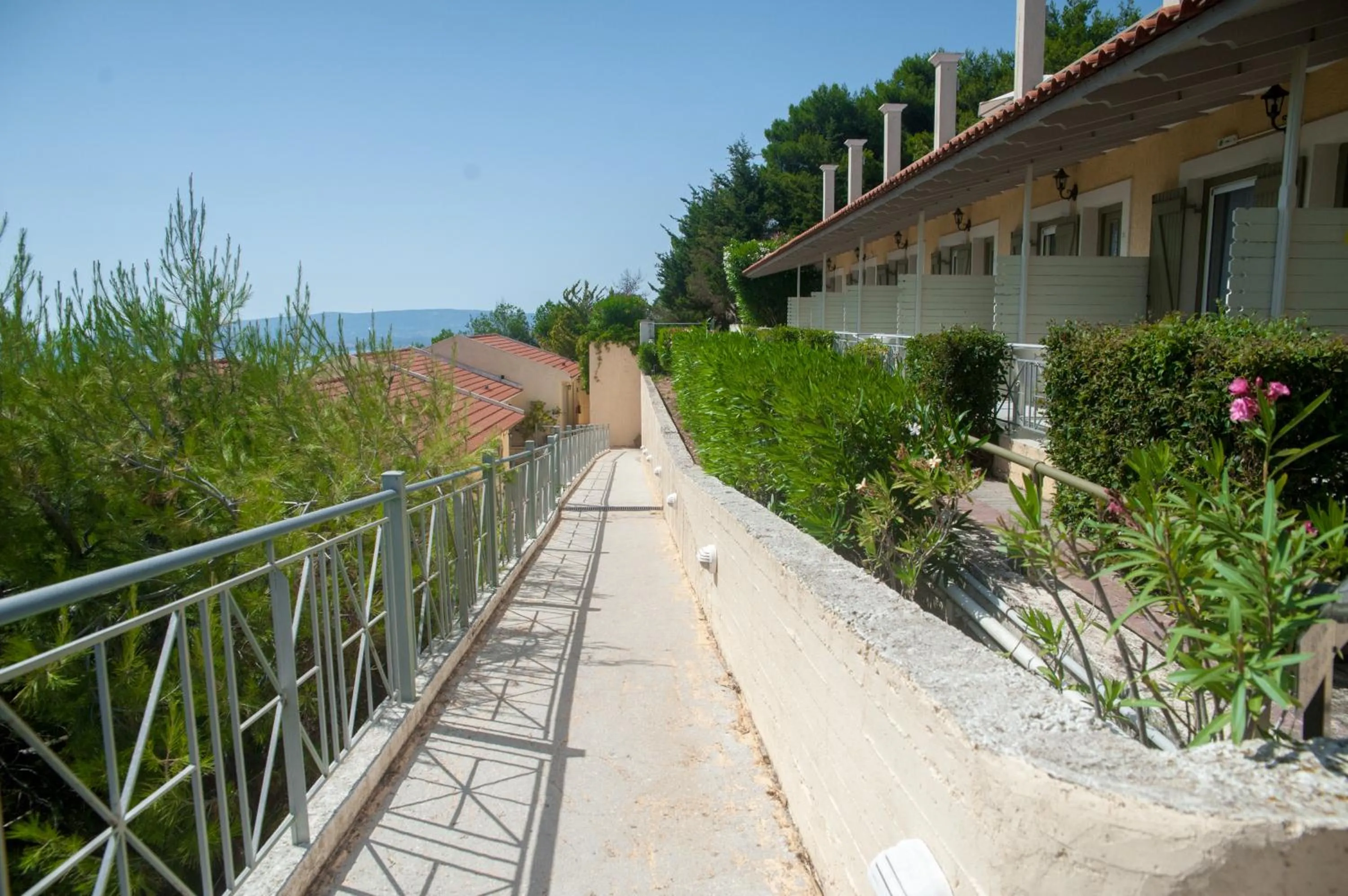 Property building in Mouikis Sun Village