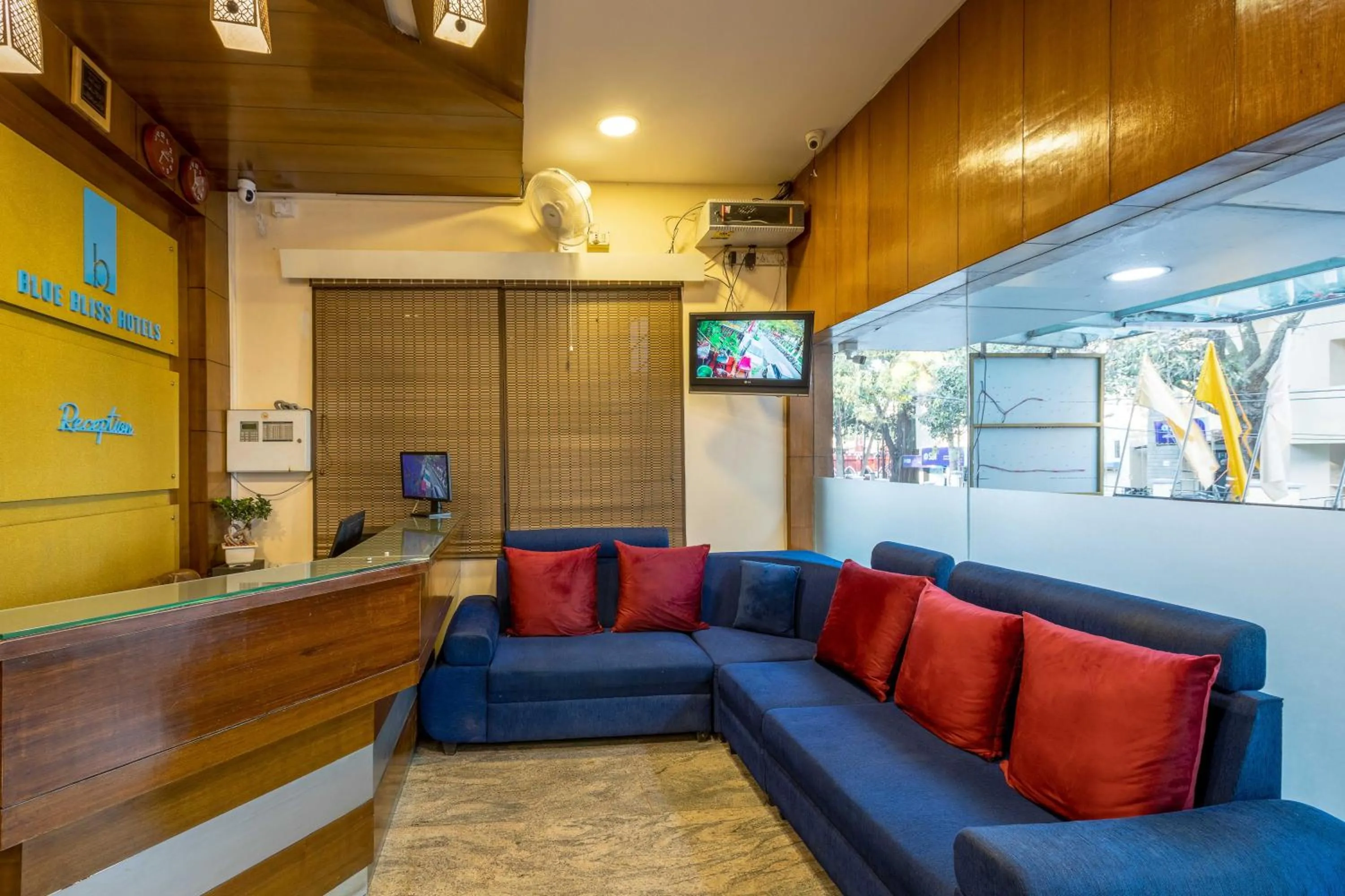 Lobby or reception in Blue Bliss Hotels By PPH Living Infantry Road