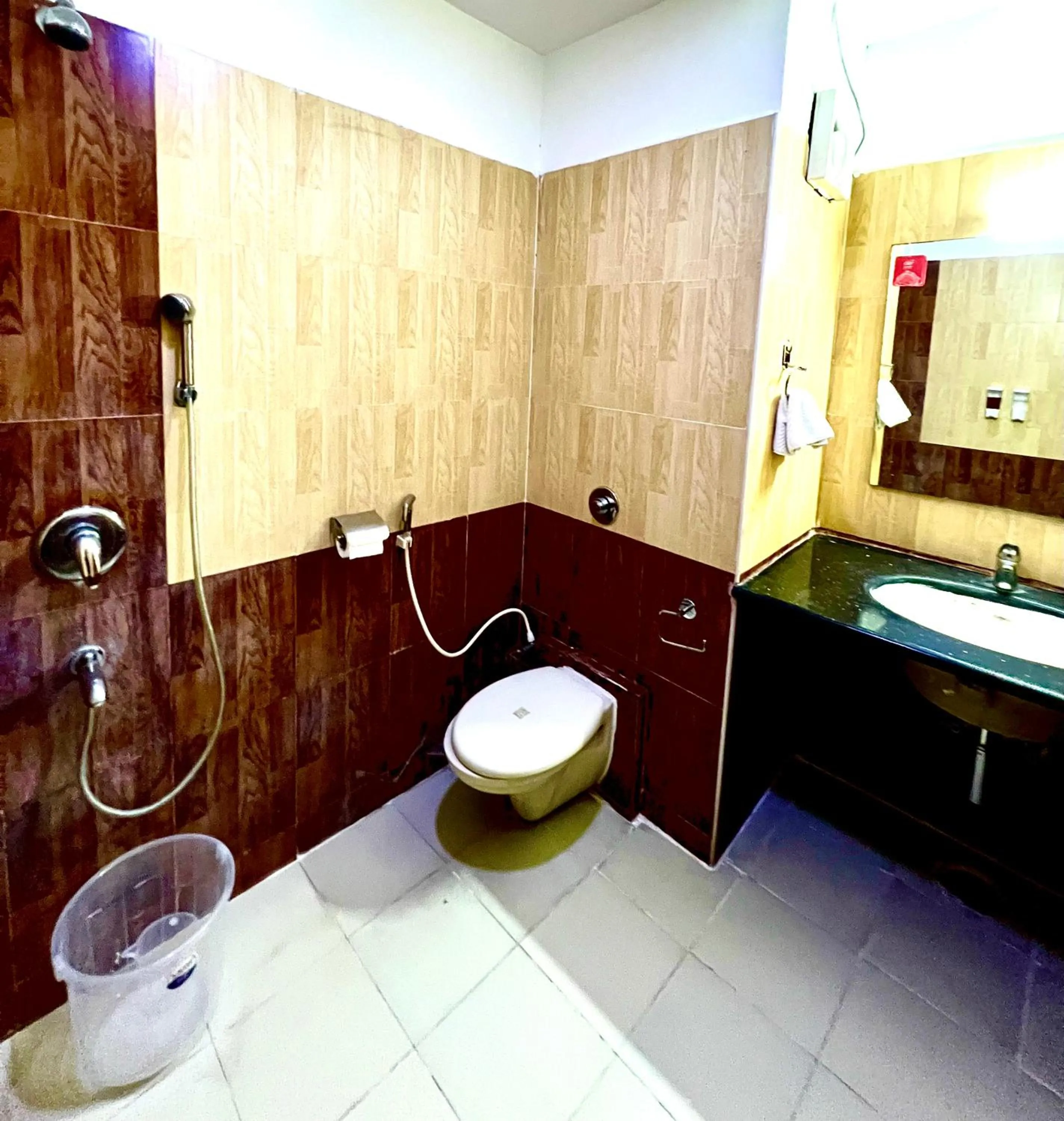 Toilet in Blue Bliss Hotels By PPH Living Infantry Road