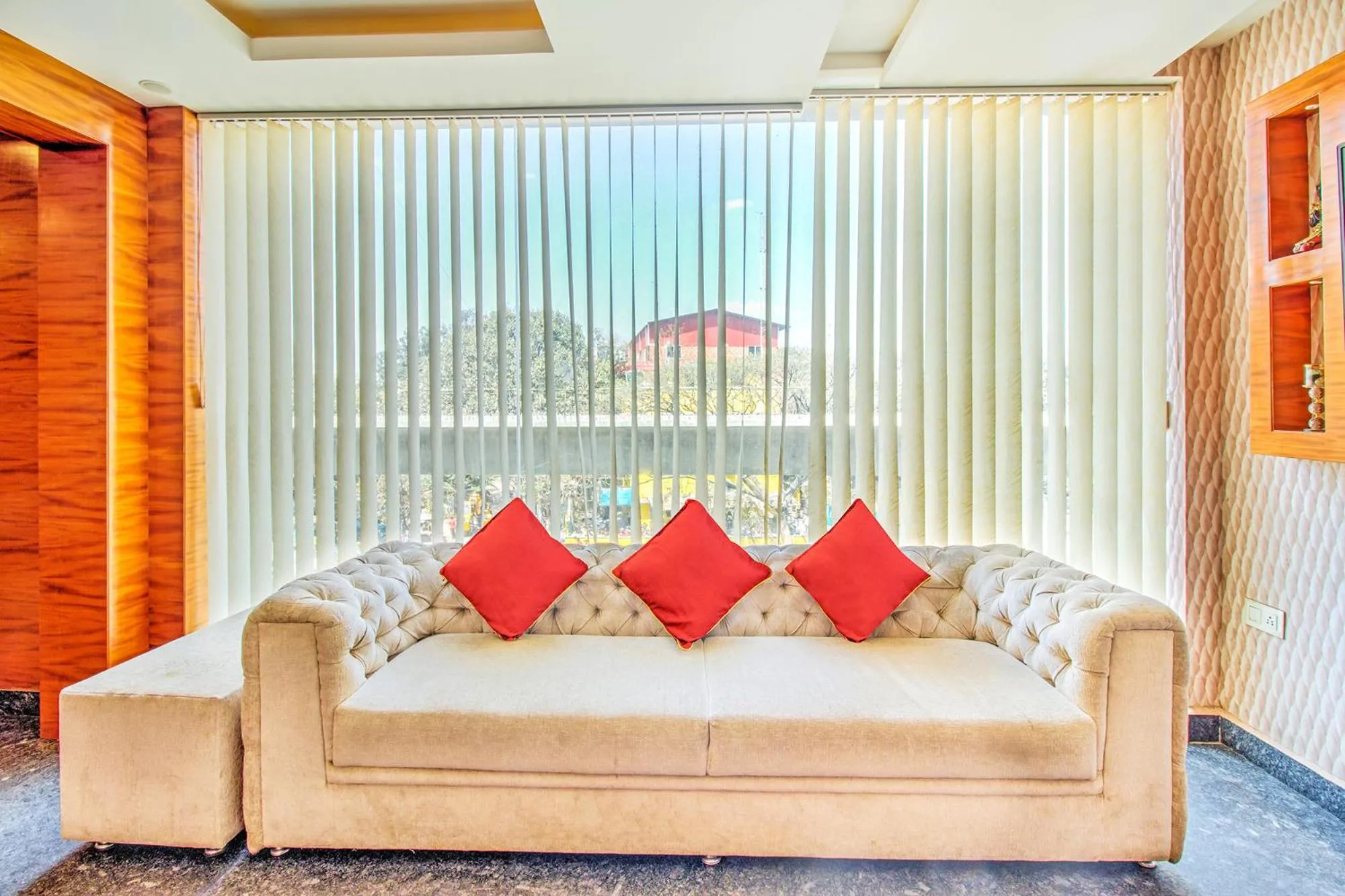 Seating area, Bed in FabHotel Royal Stay I - Nr Mahadevpura