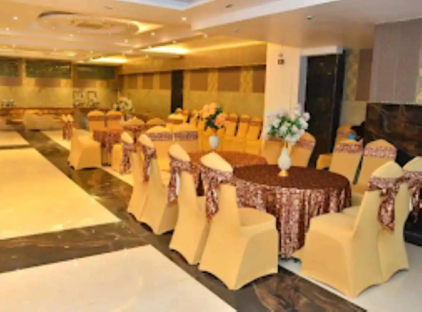 Banquet/Function facilities in Shree Dev Villa Hotel Kanpur