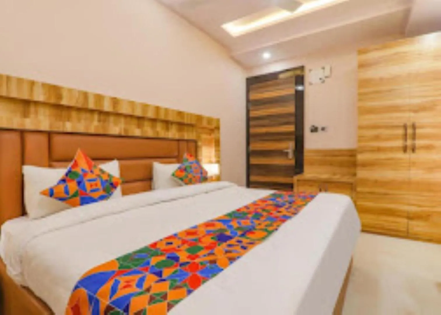 Bed in Shree Dev Villa Hotel Kanpur