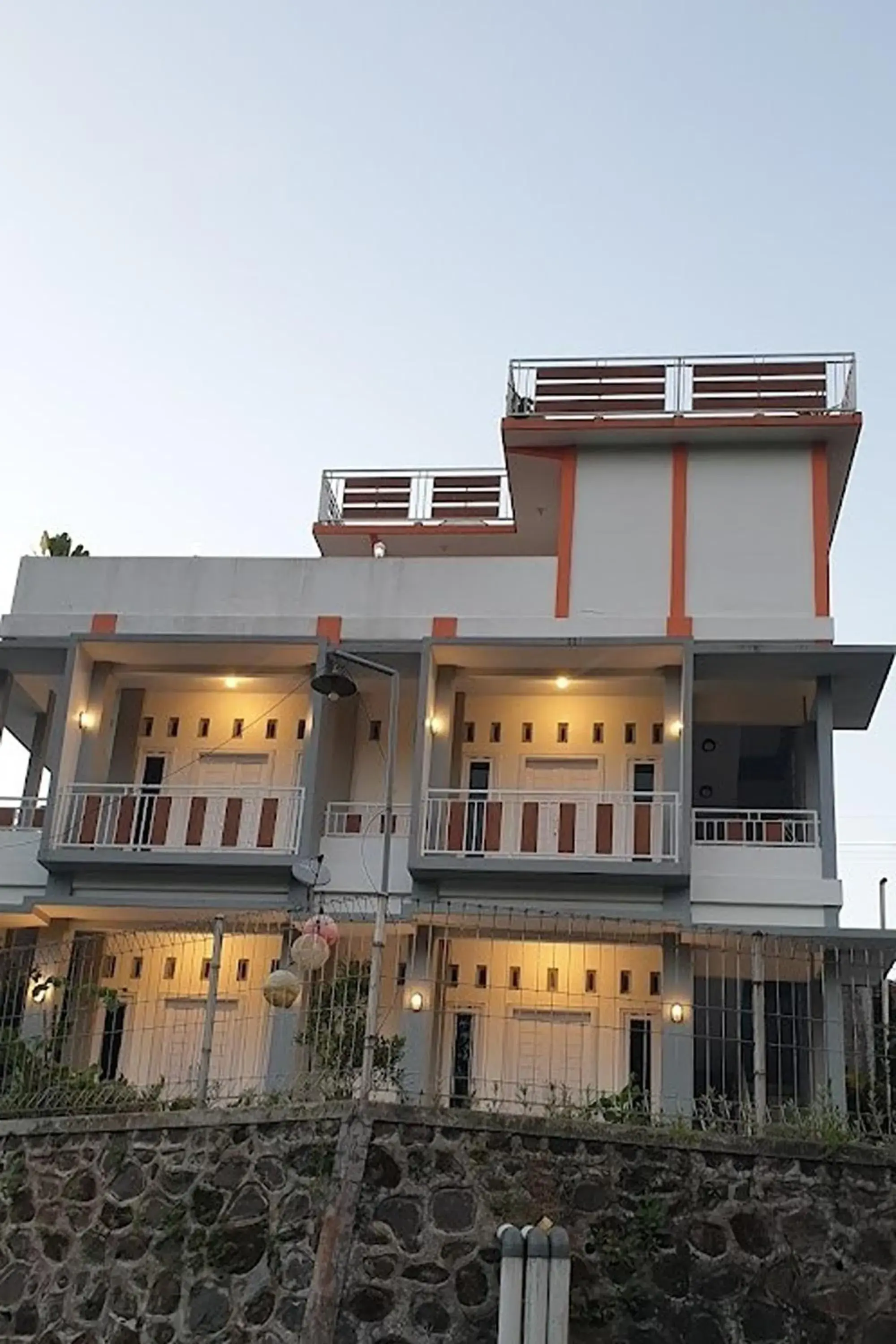 Property building in Rizky Bromo Homestay Property building in Rizky Bromo Homestay