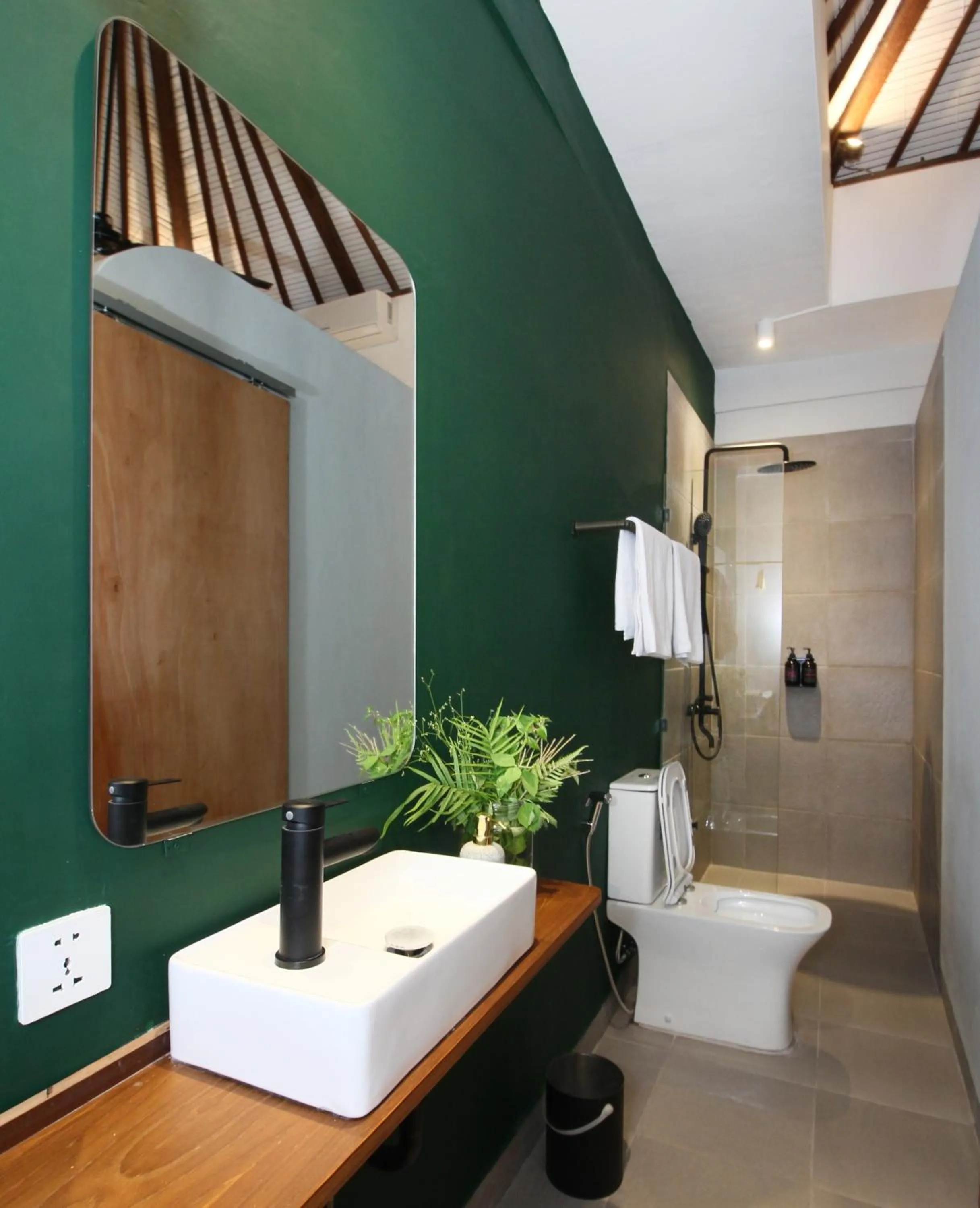 Shower in Seven Boards Canggu