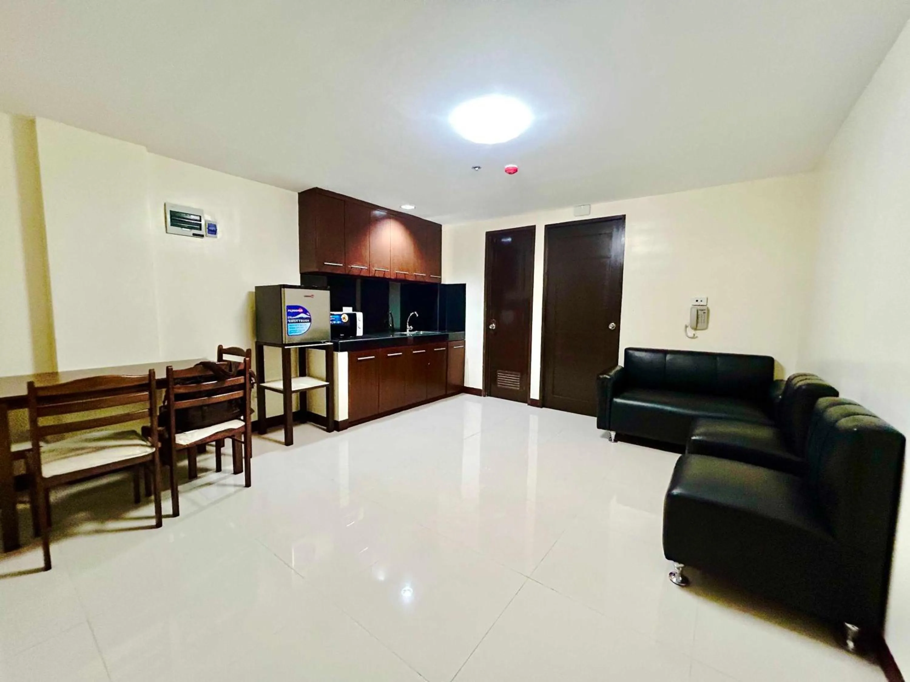 Bedroom in OYO 1045 Rayjan Apartelle