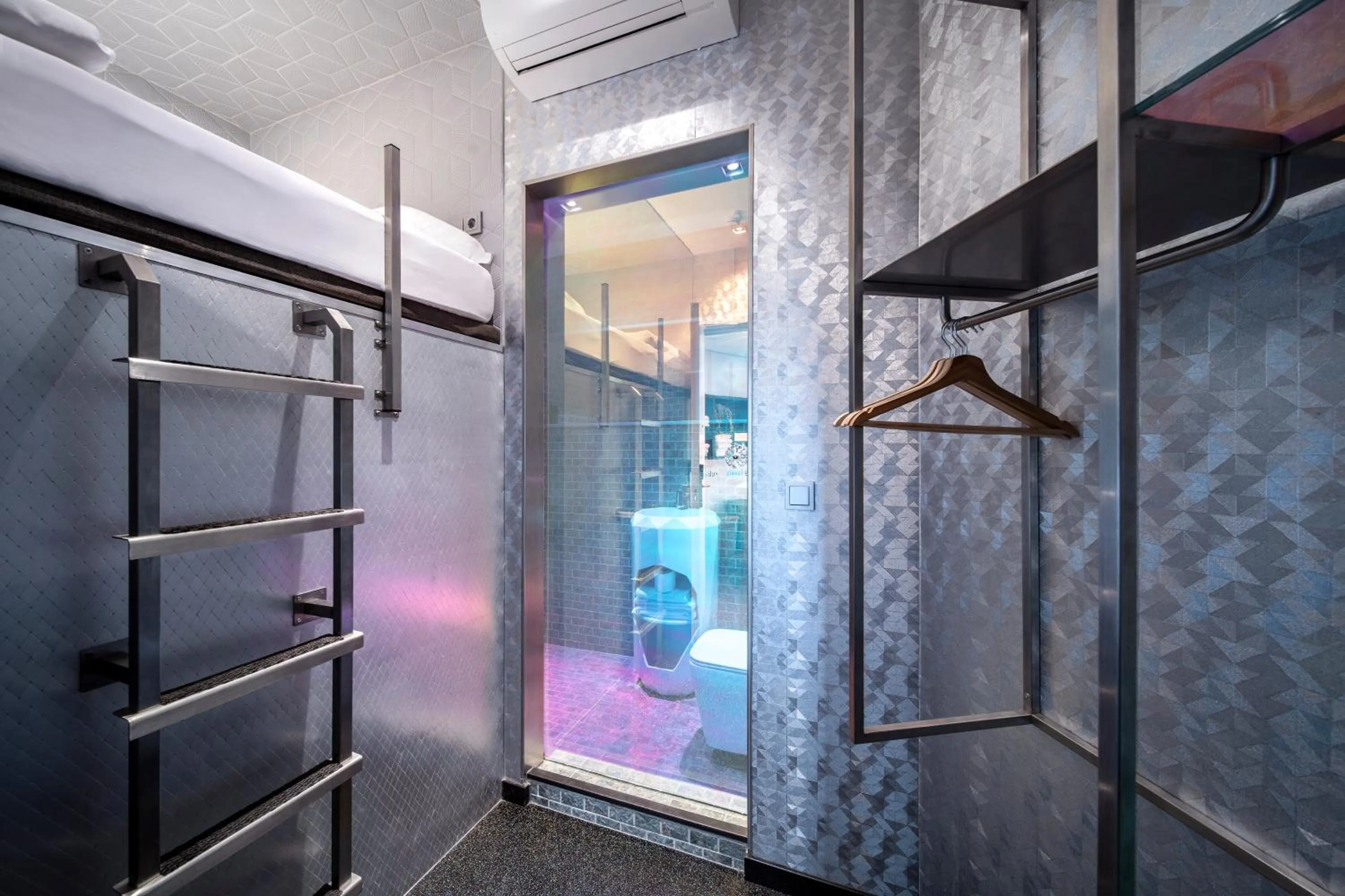 Bedroom in Diamond Capsule Hotel Amsterdam South