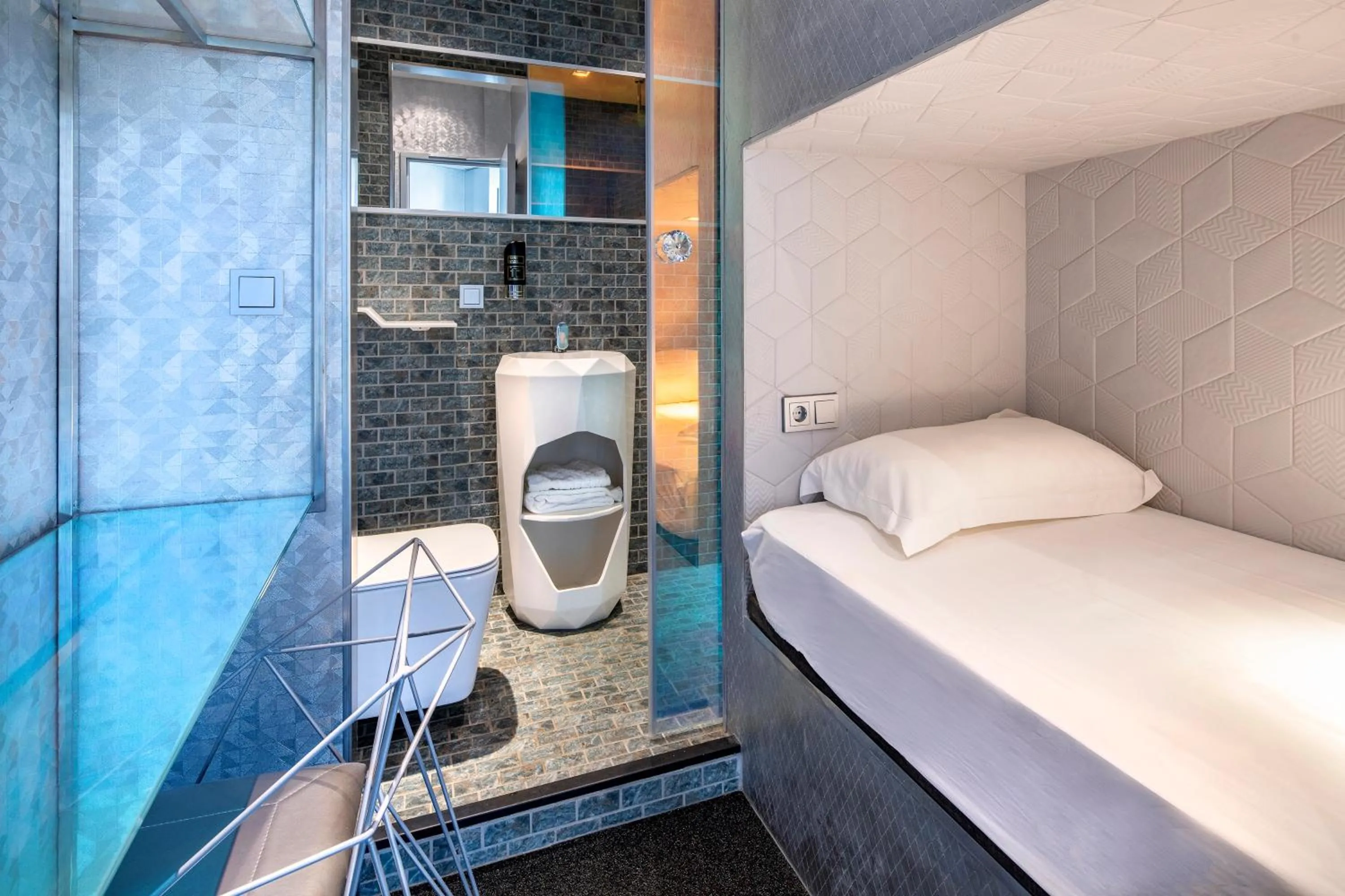 Bedroom, Bed in Diamond Capsule Hotel Amsterdam South