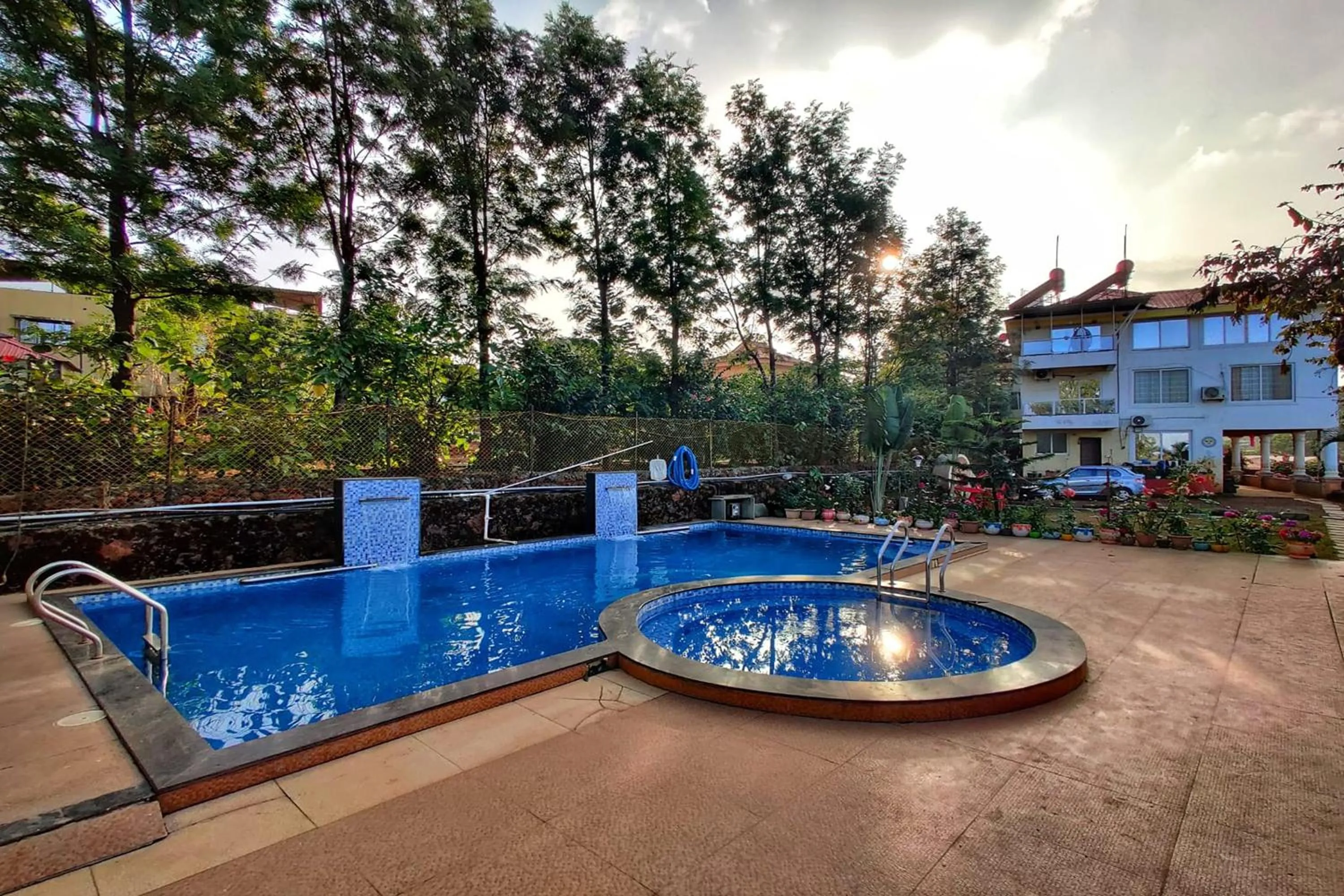 Swimming pool in Strawberry Land Resort
