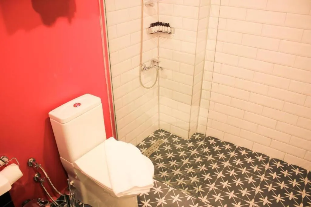 Shower in THINK HOTEL