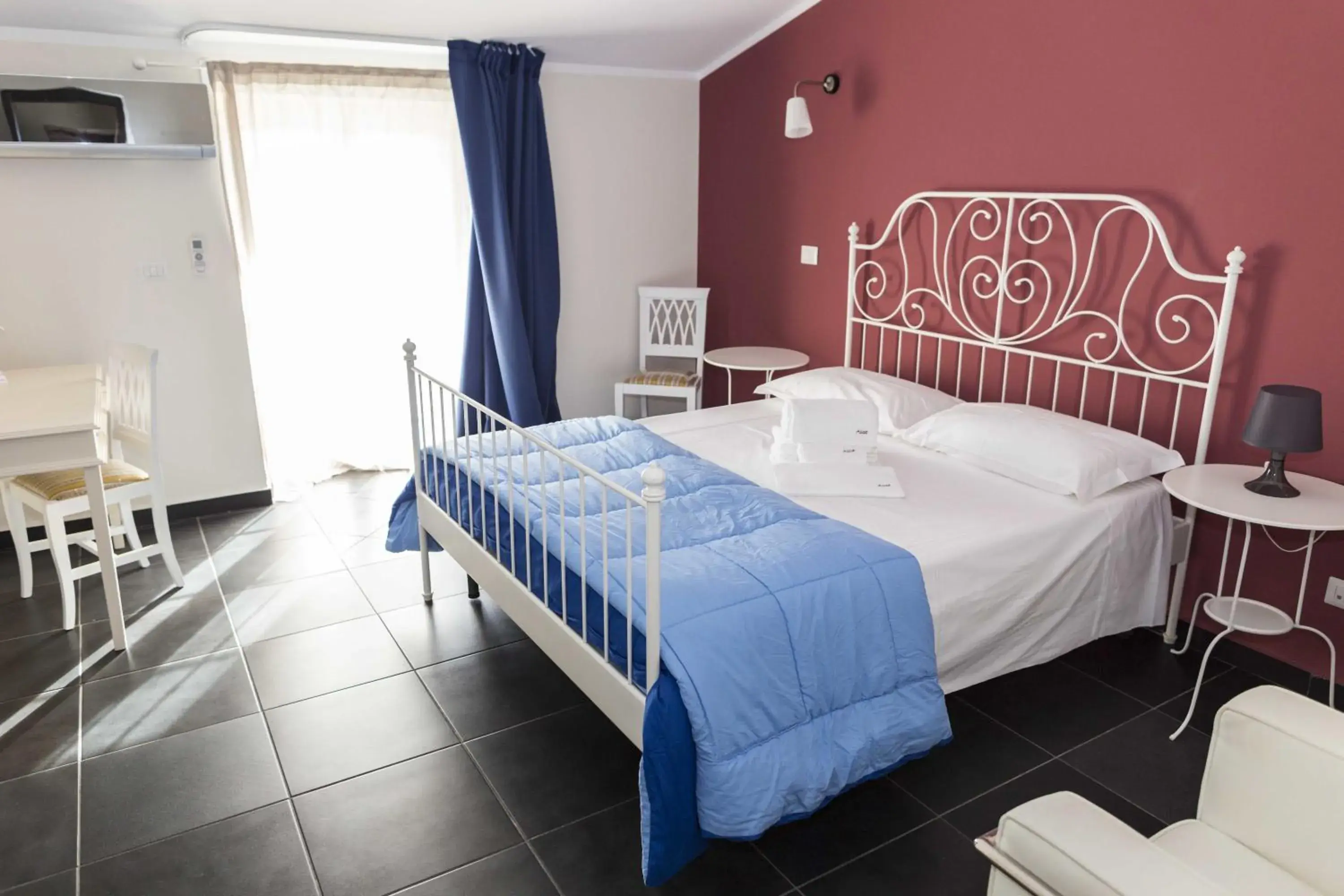 Photo of the whole room, Bed in Hotel Ascot Photo of the whole room, Bed in Hotel Ascot