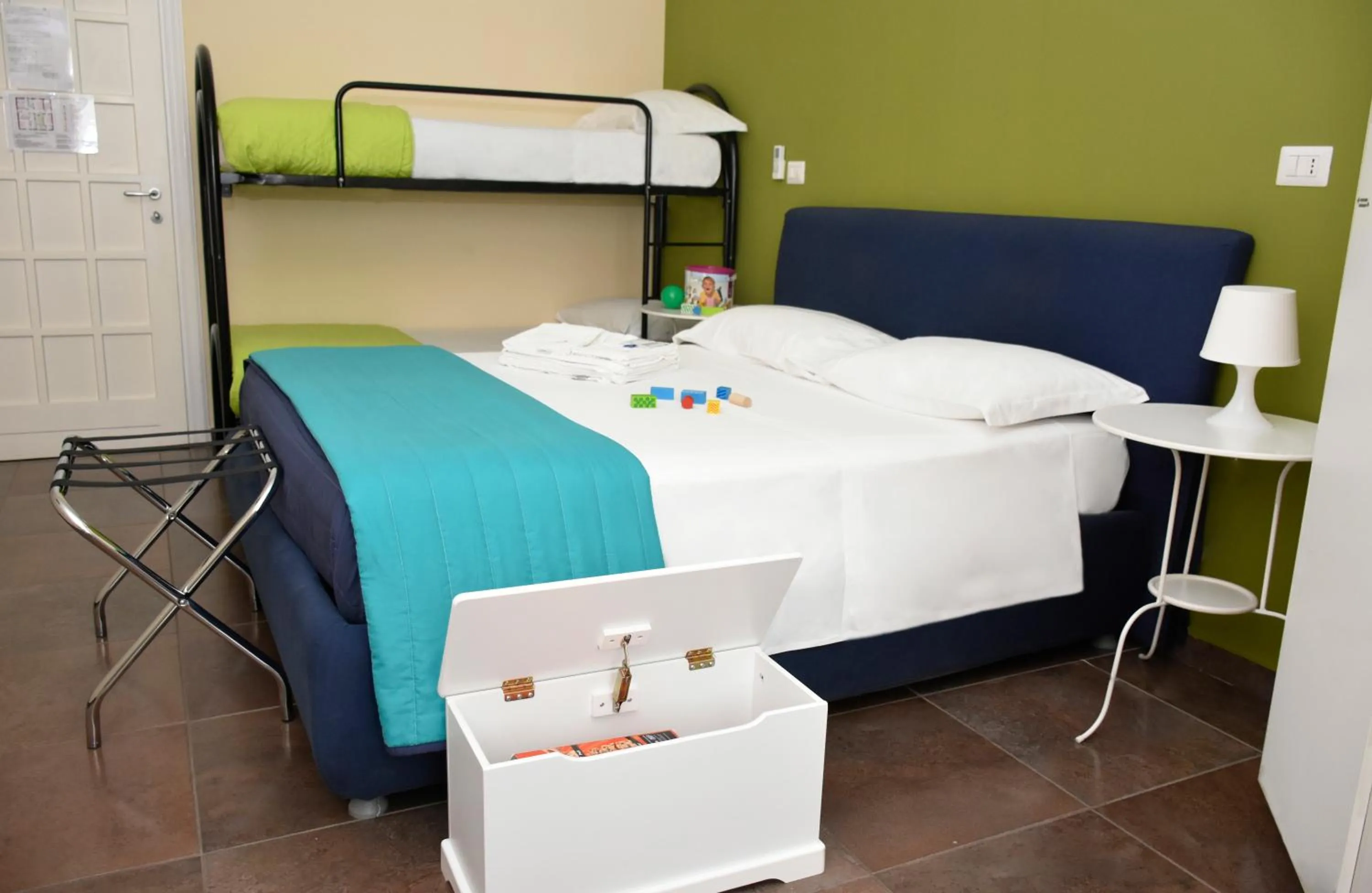 bunk bed, Bed in Hotel Ascot