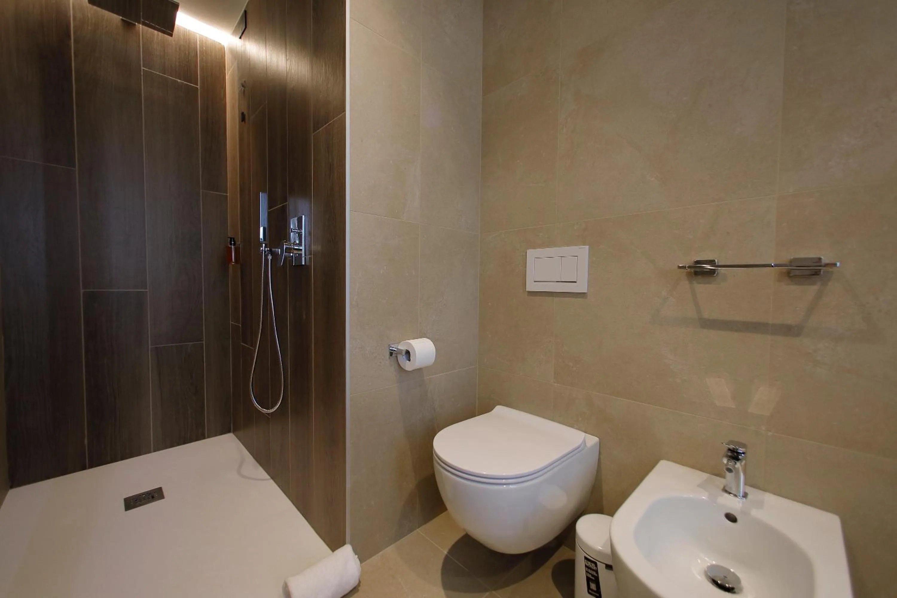 Shower in Hotel Namia by Dori