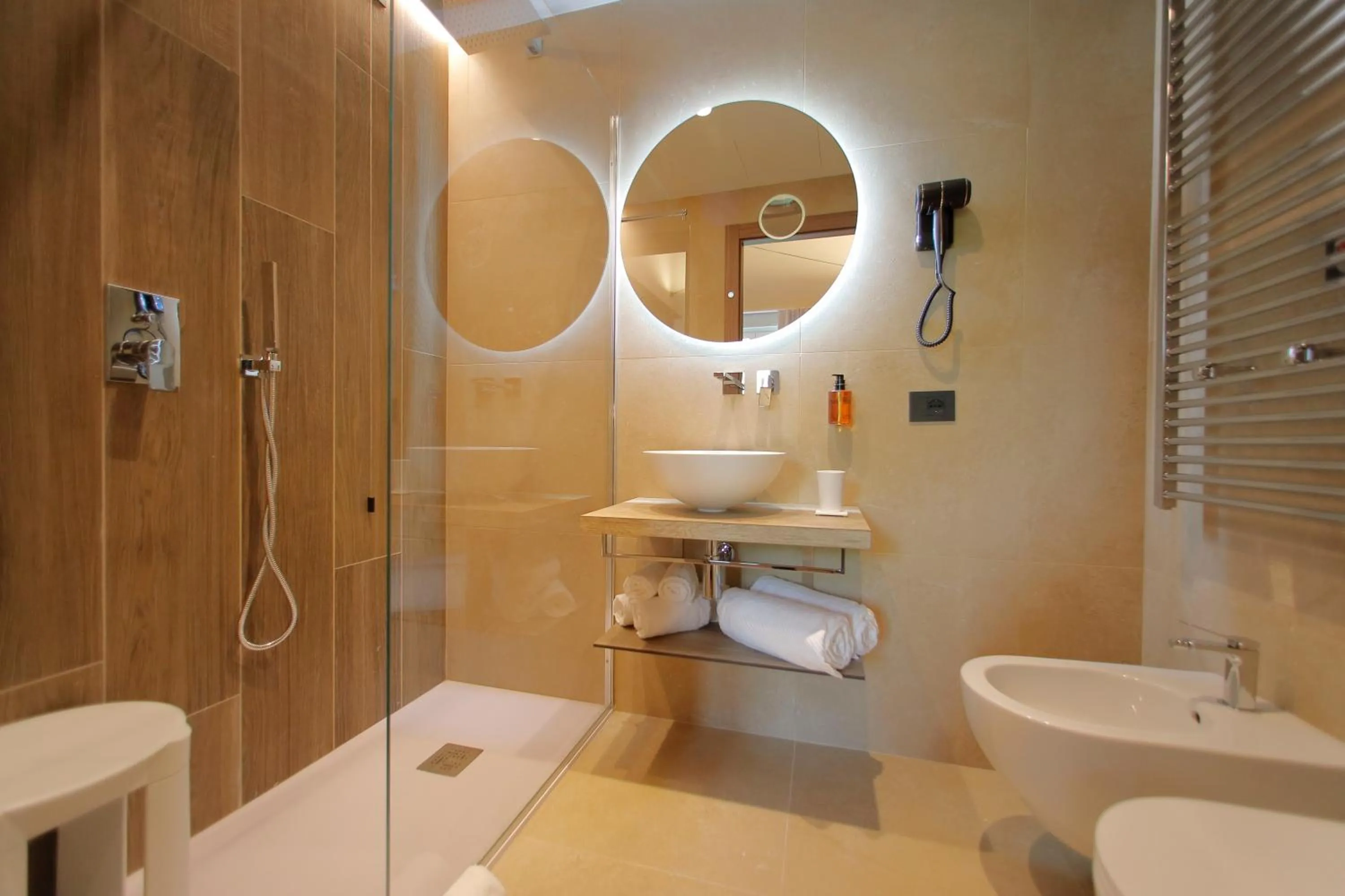 Shower in Hotel Namia by Dori