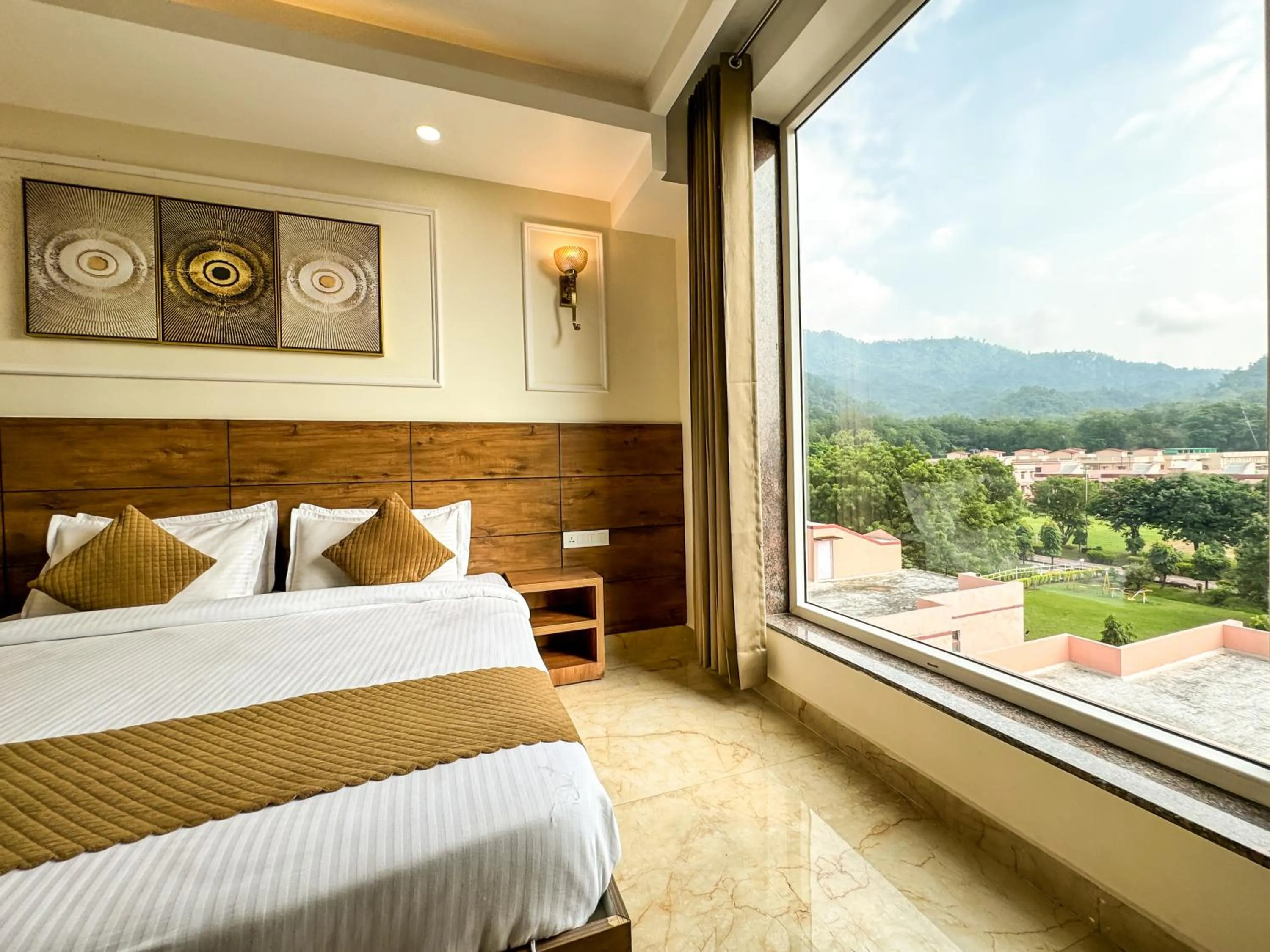 Bedroom, Bed in Hotel Nirvana Bliss, Behind Parmarth Niketan