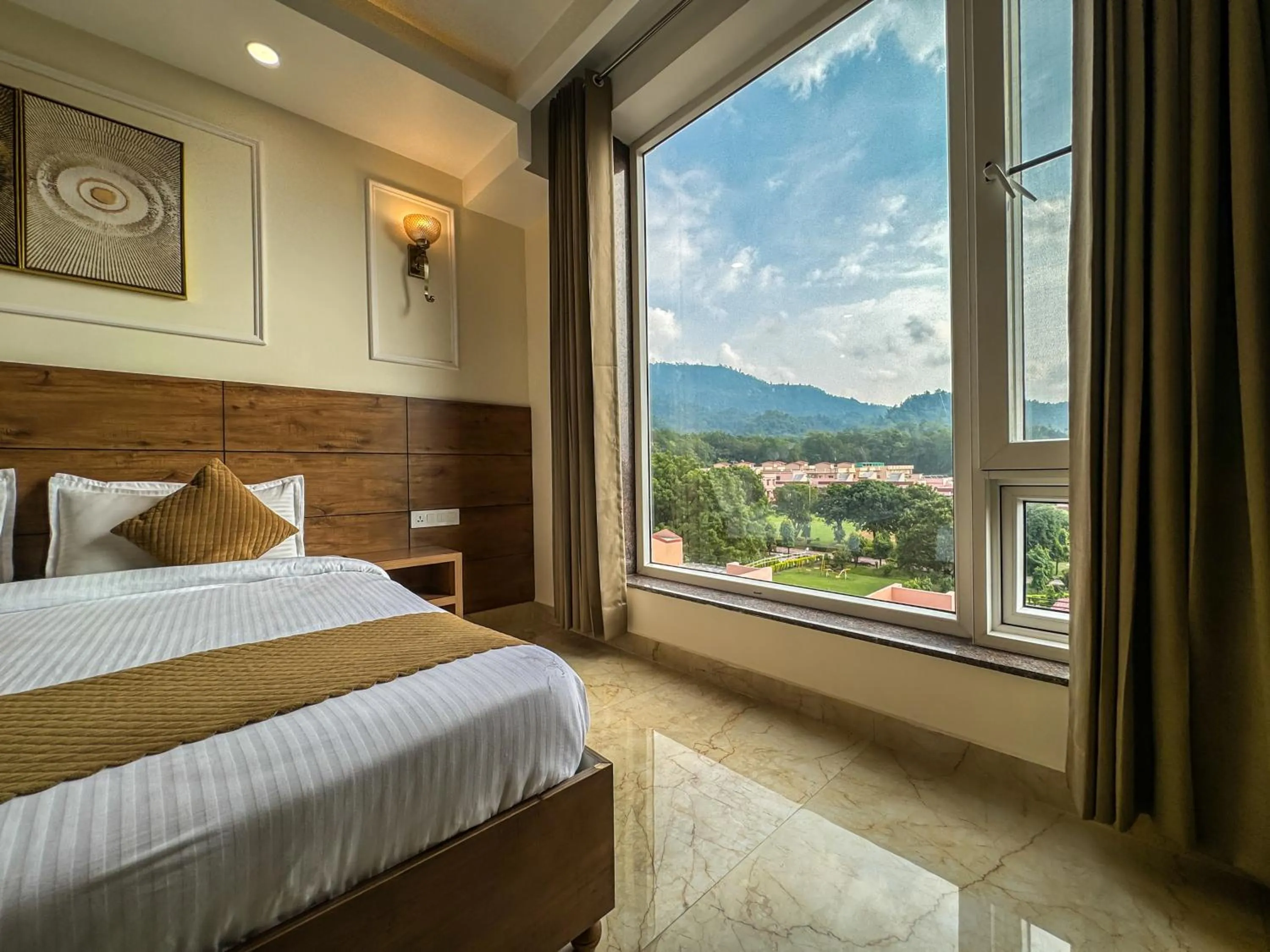 Bedroom, Bed in Hotel Nirvana Bliss, Behind Parmarth Niketan