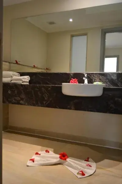 Bathroom in Rivoli Suites and Spa Bathroom in Rivoli Suites and Spa