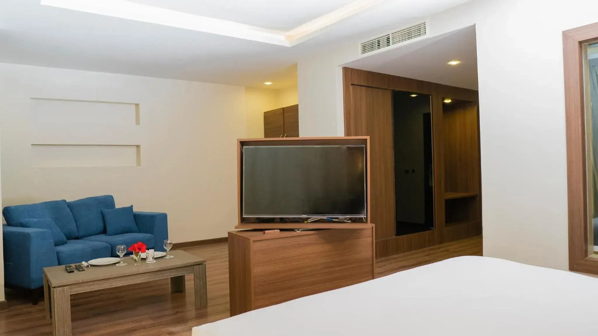 Evening entertainment, Bed in Rivoli Suites and Spa Evening entertainment, Bed in Rivoli Suites and Spa