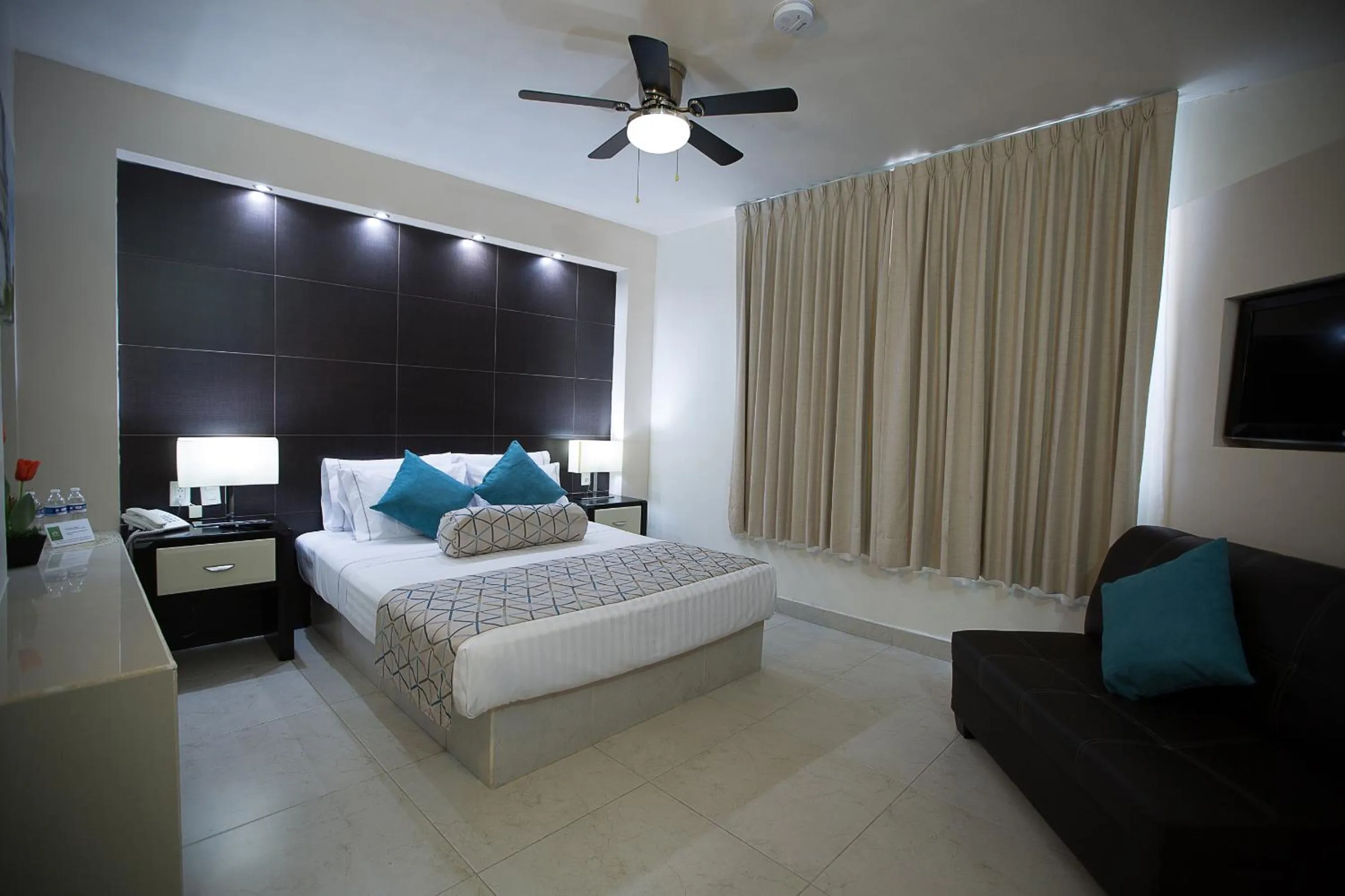 Photo of the whole room in Hotel La Torre San Francisco