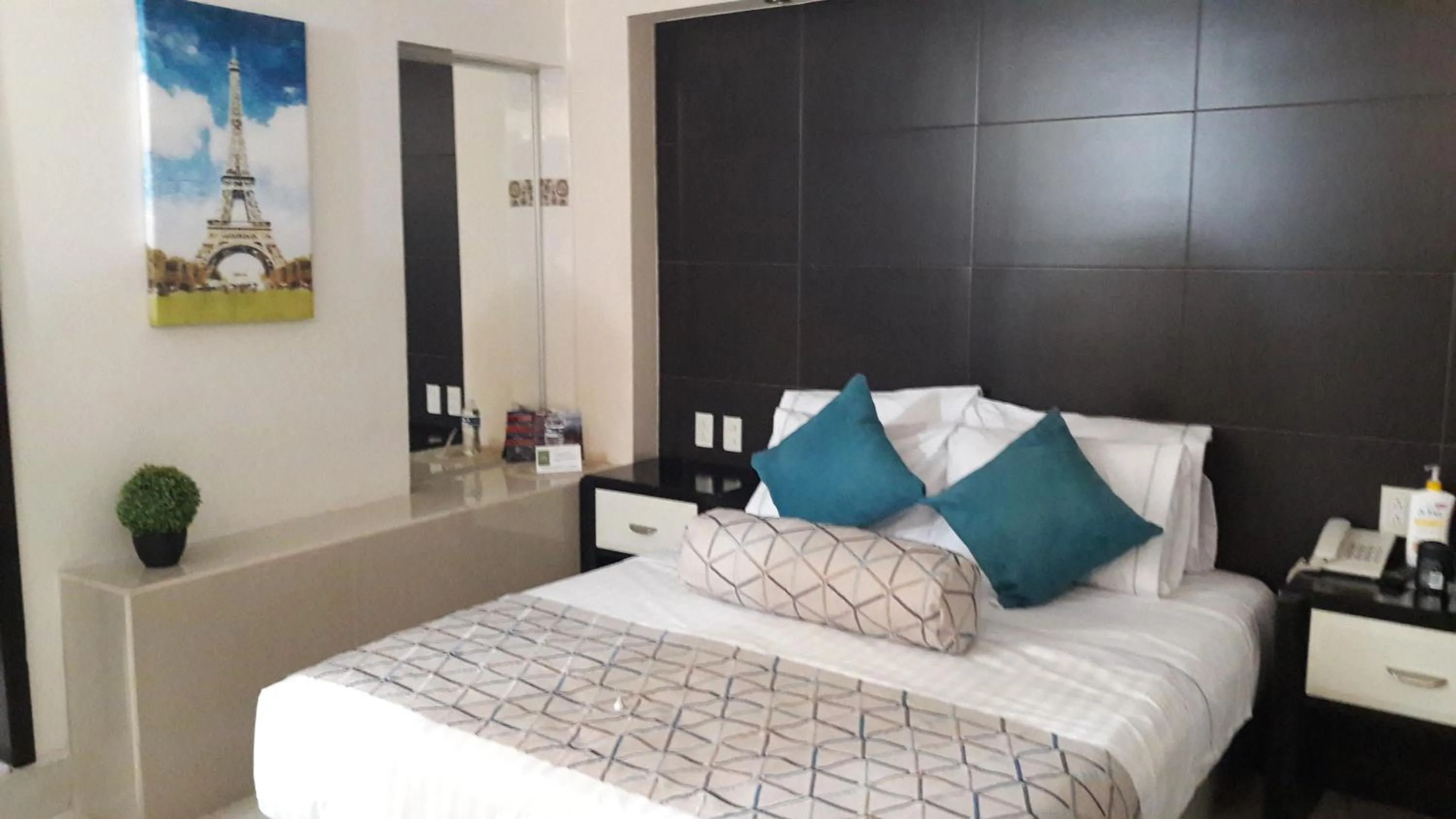 Decorative detail in Hotel La Torre San Francisco