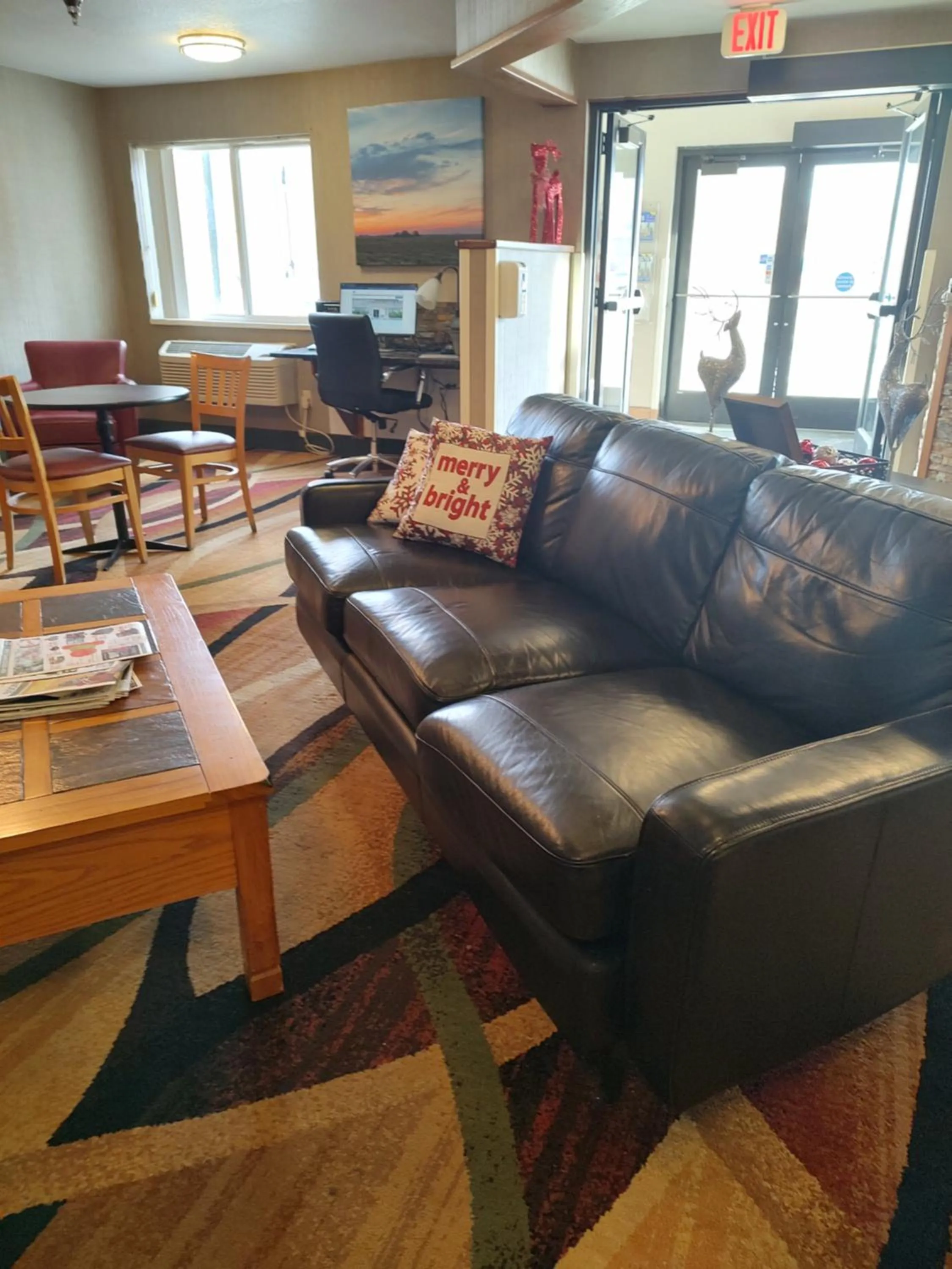 Lobby or reception in Days Inn & Suites by Wyndham Fargo 19th Ave/Airport Dome