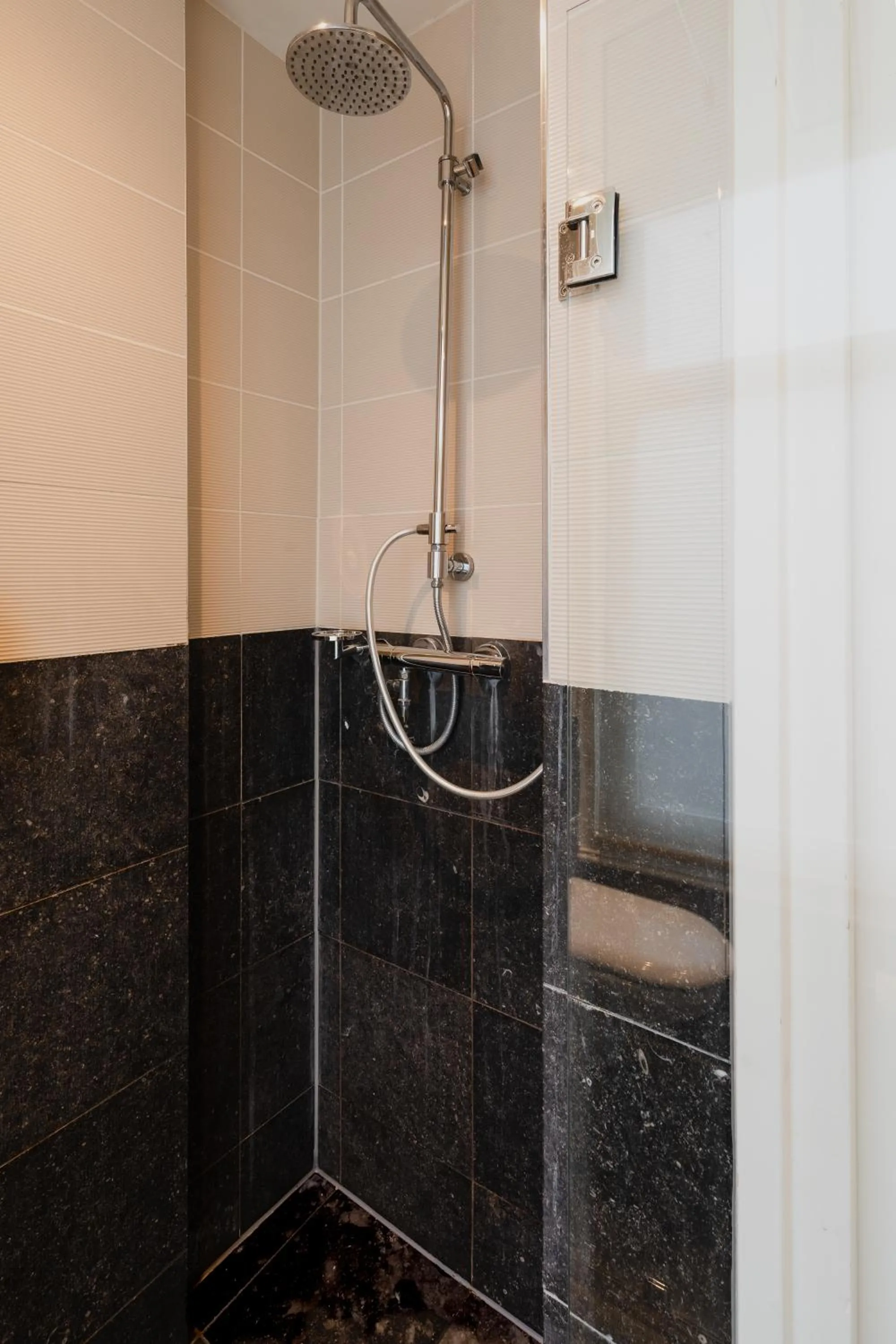 Shower in Hotel Roemer Amsterdam