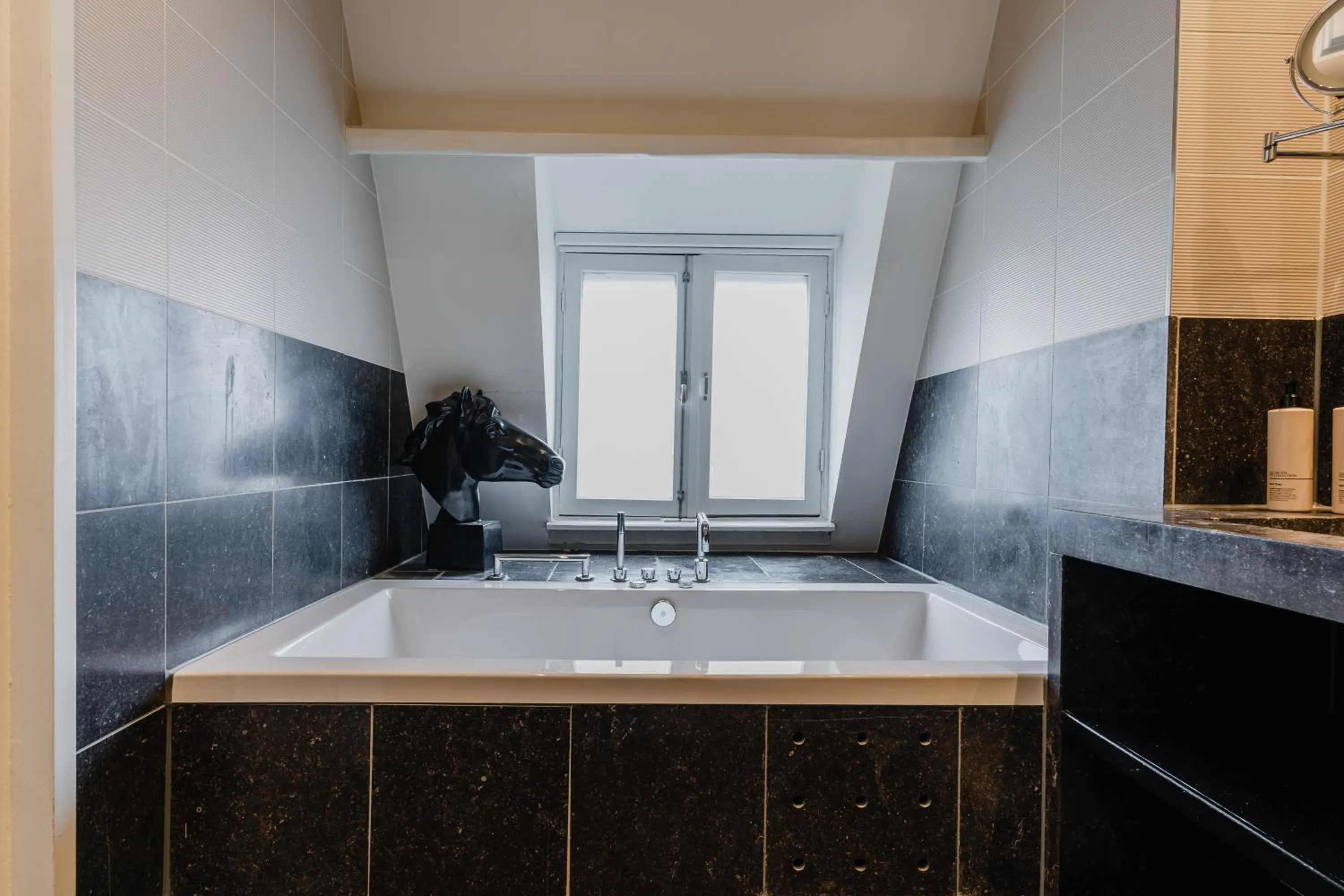 Bathroom in Hotel Roemer Amsterdam