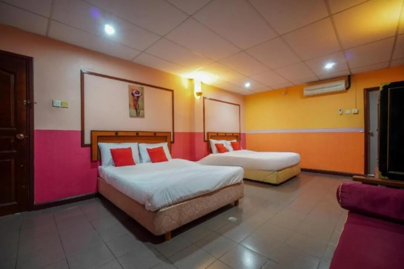 Bed in DJ Seafront Hotel