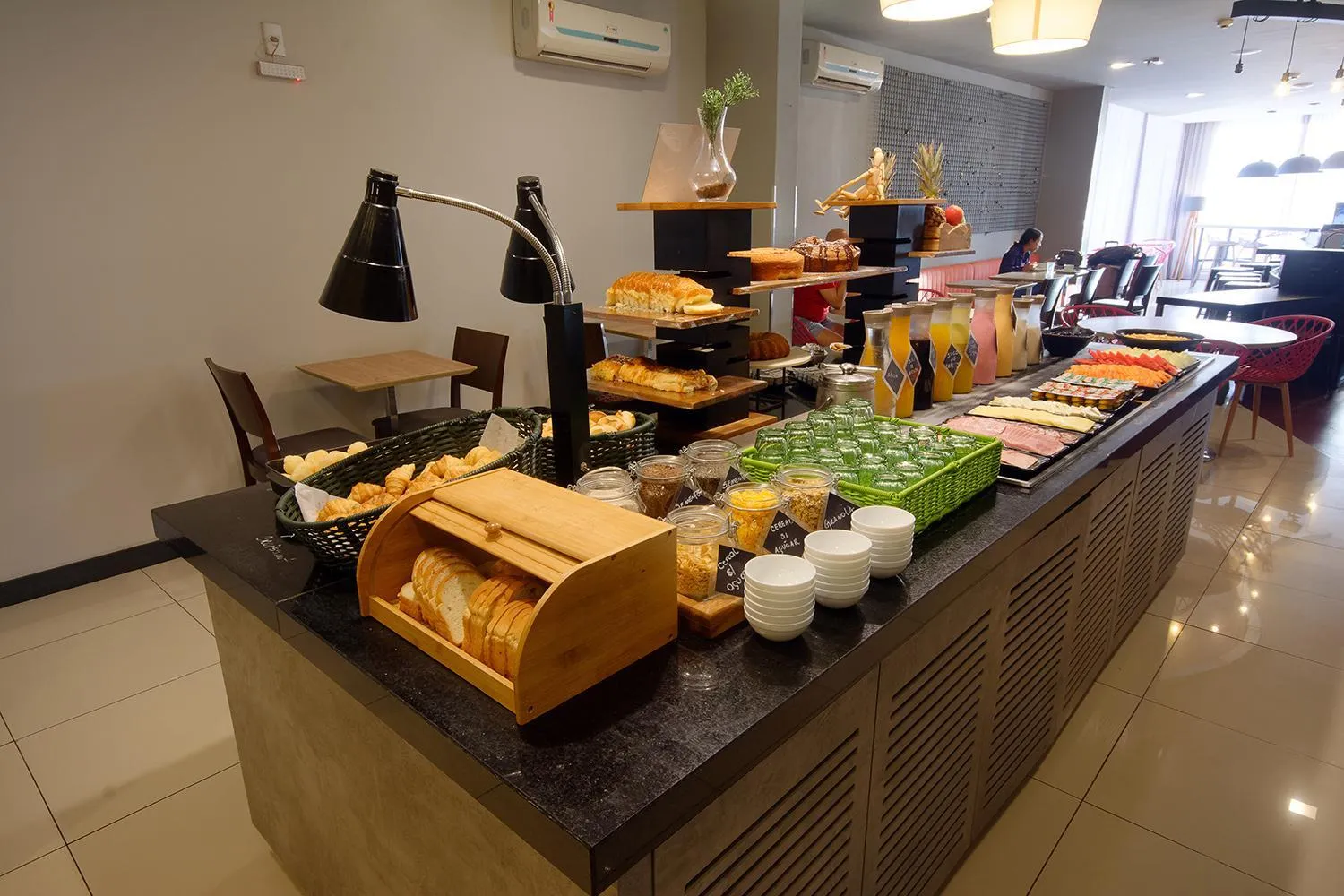 Breakfast in Golden Tower Express Franca by Fênix Hotéis